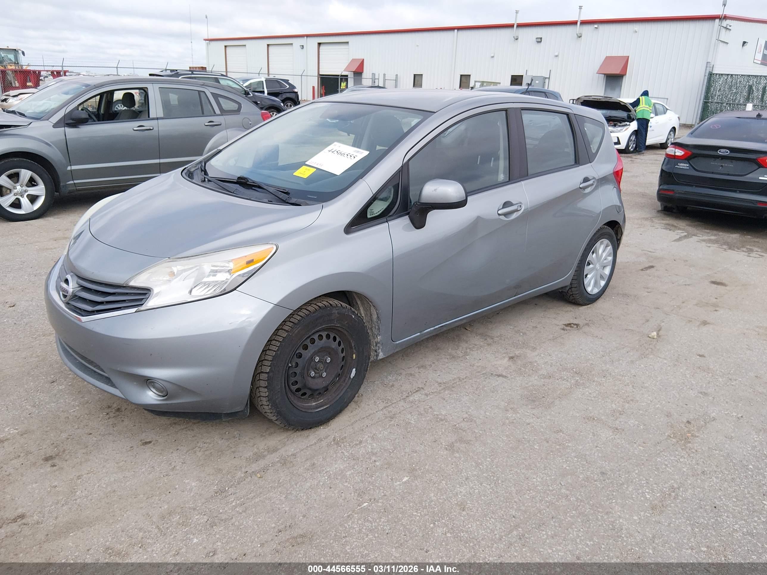 NISSAN VERSA image 2