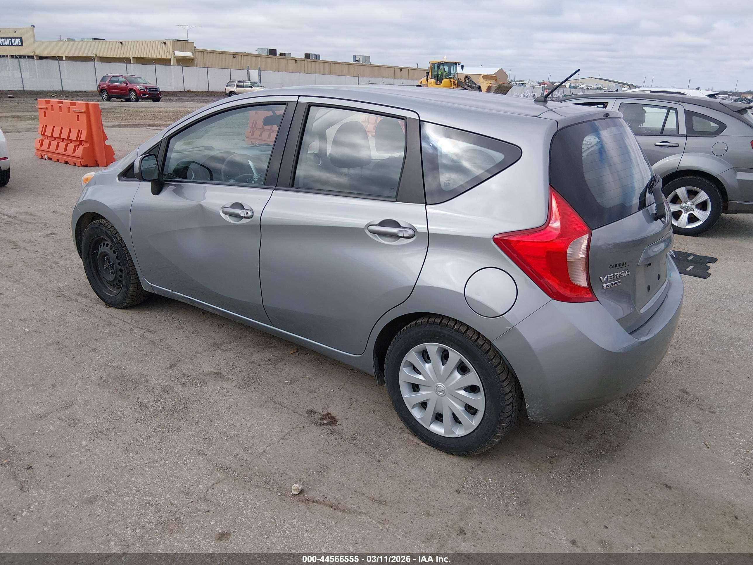NISSAN VERSA image 3