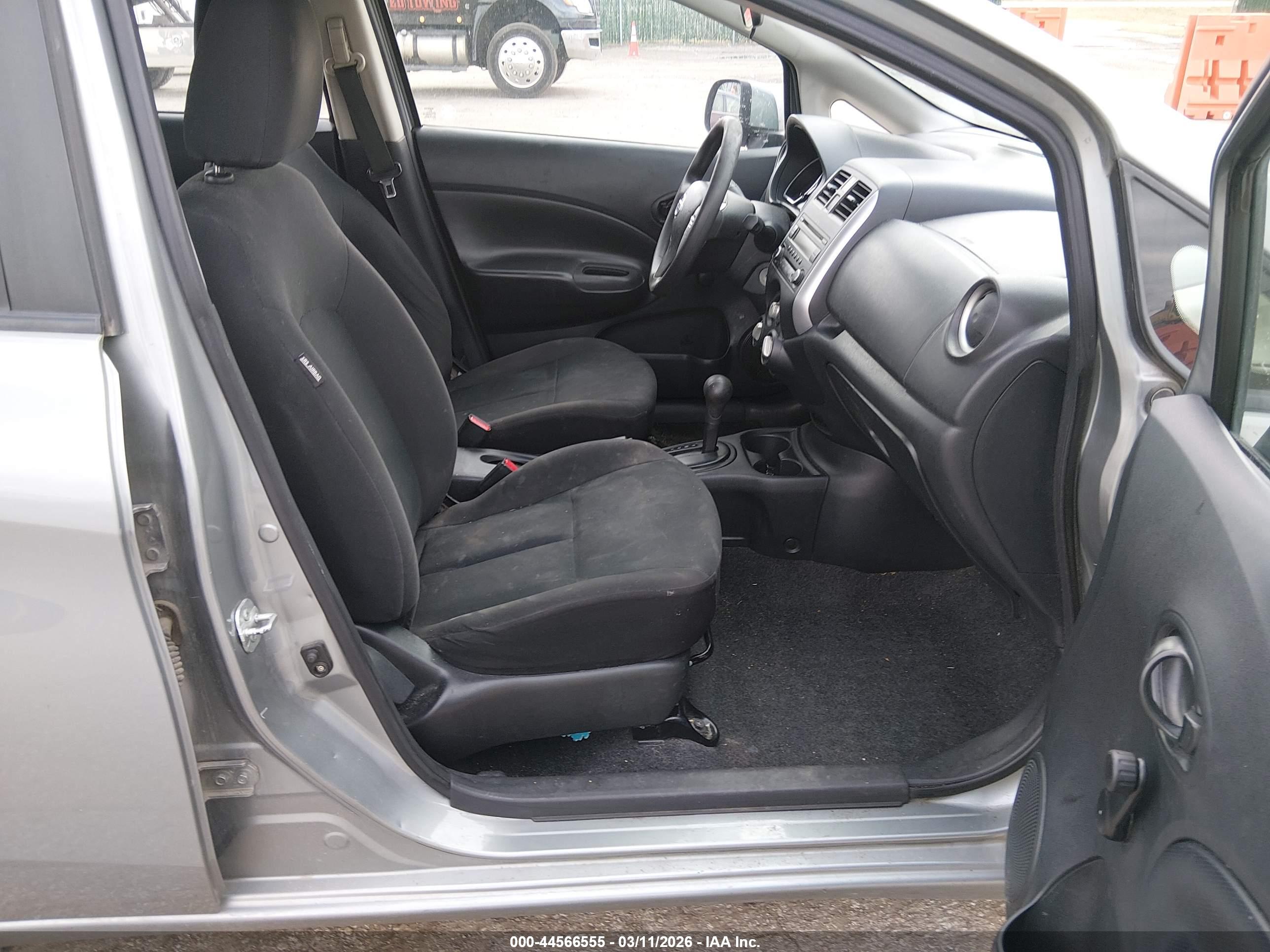 NISSAN VERSA image 5