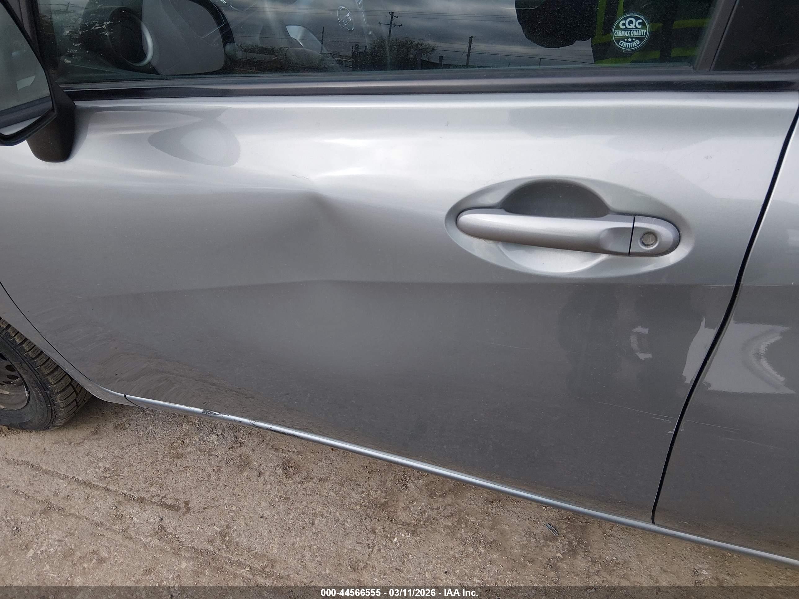 NISSAN VERSA image 6
