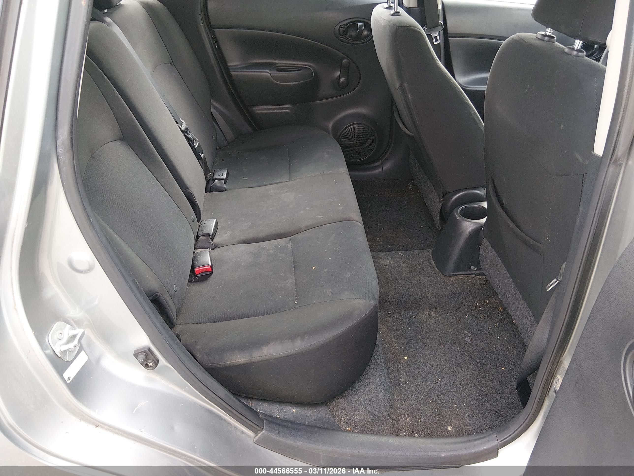 NISSAN VERSA image 8