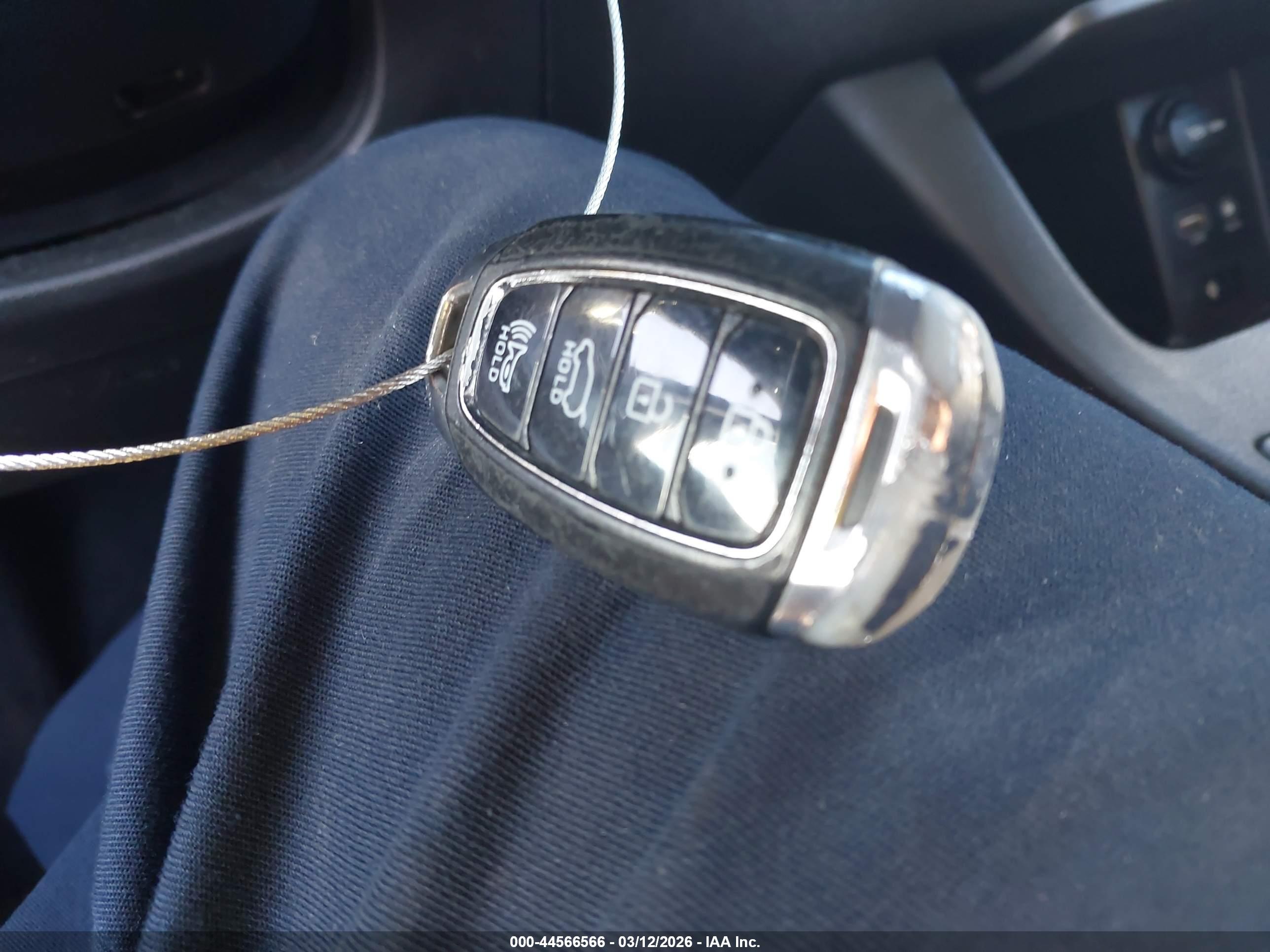 HYUNDAI ELANTRA image 11