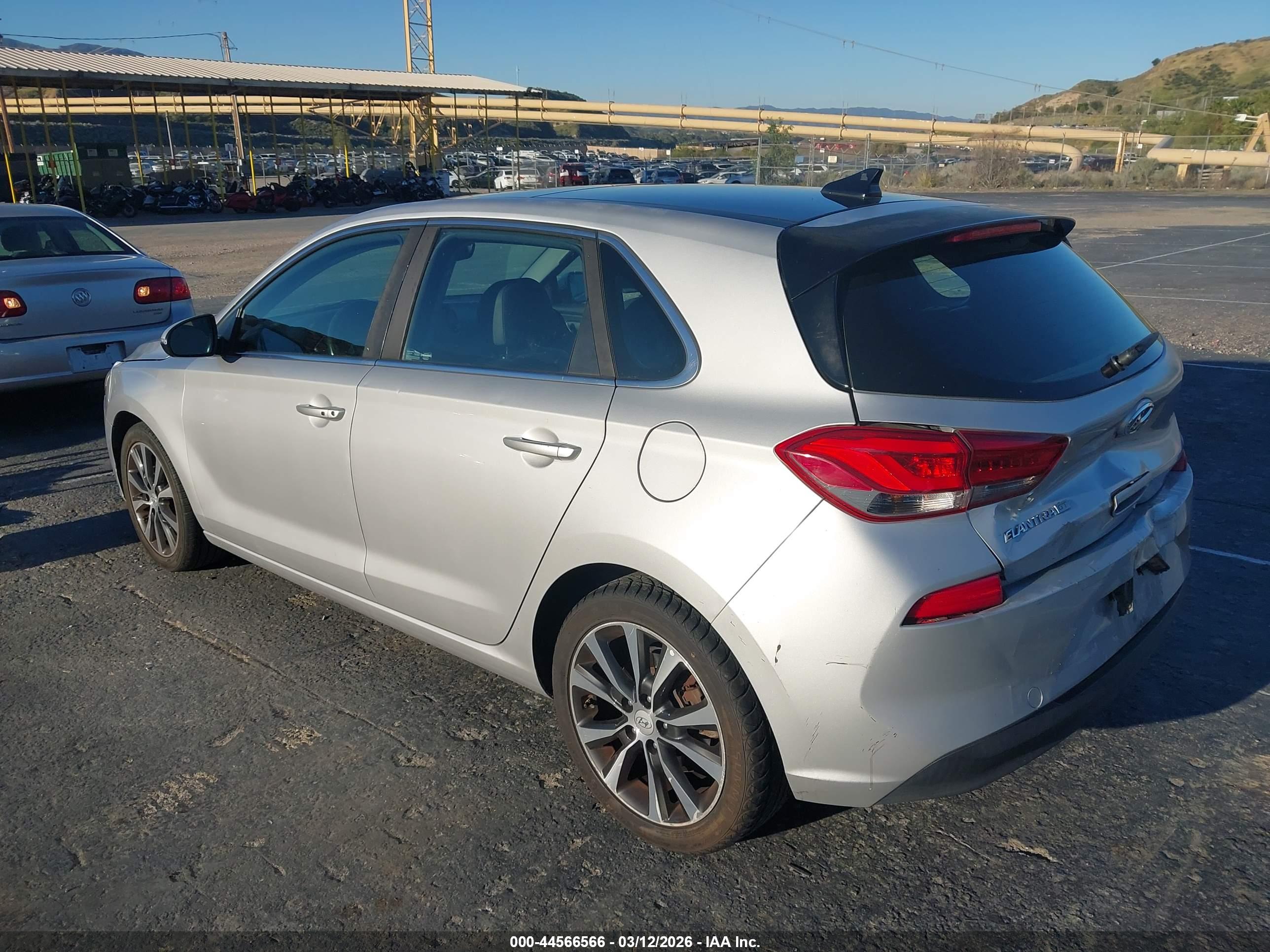 HYUNDAI ELANTRA image 3