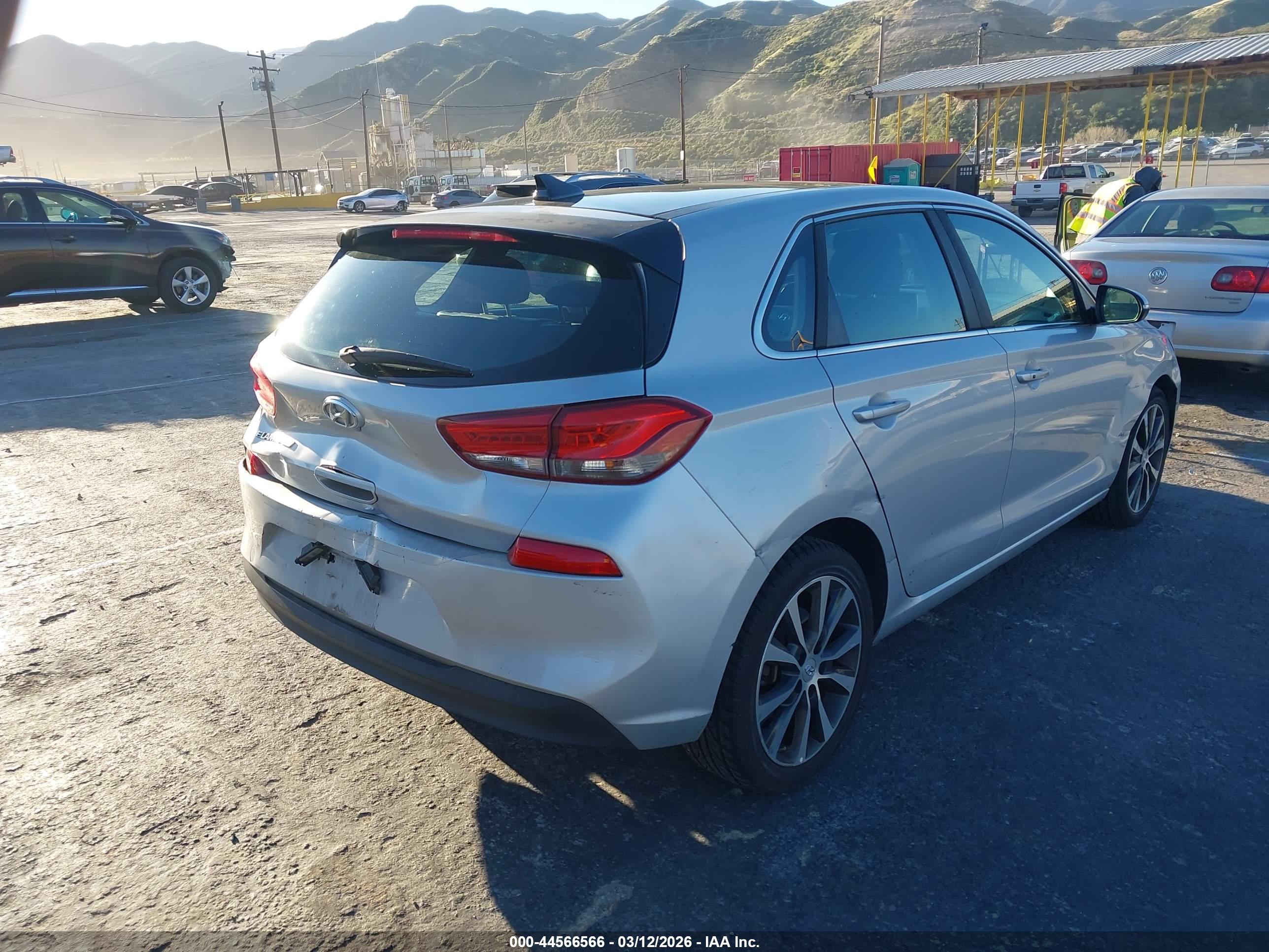 HYUNDAI ELANTRA image 4