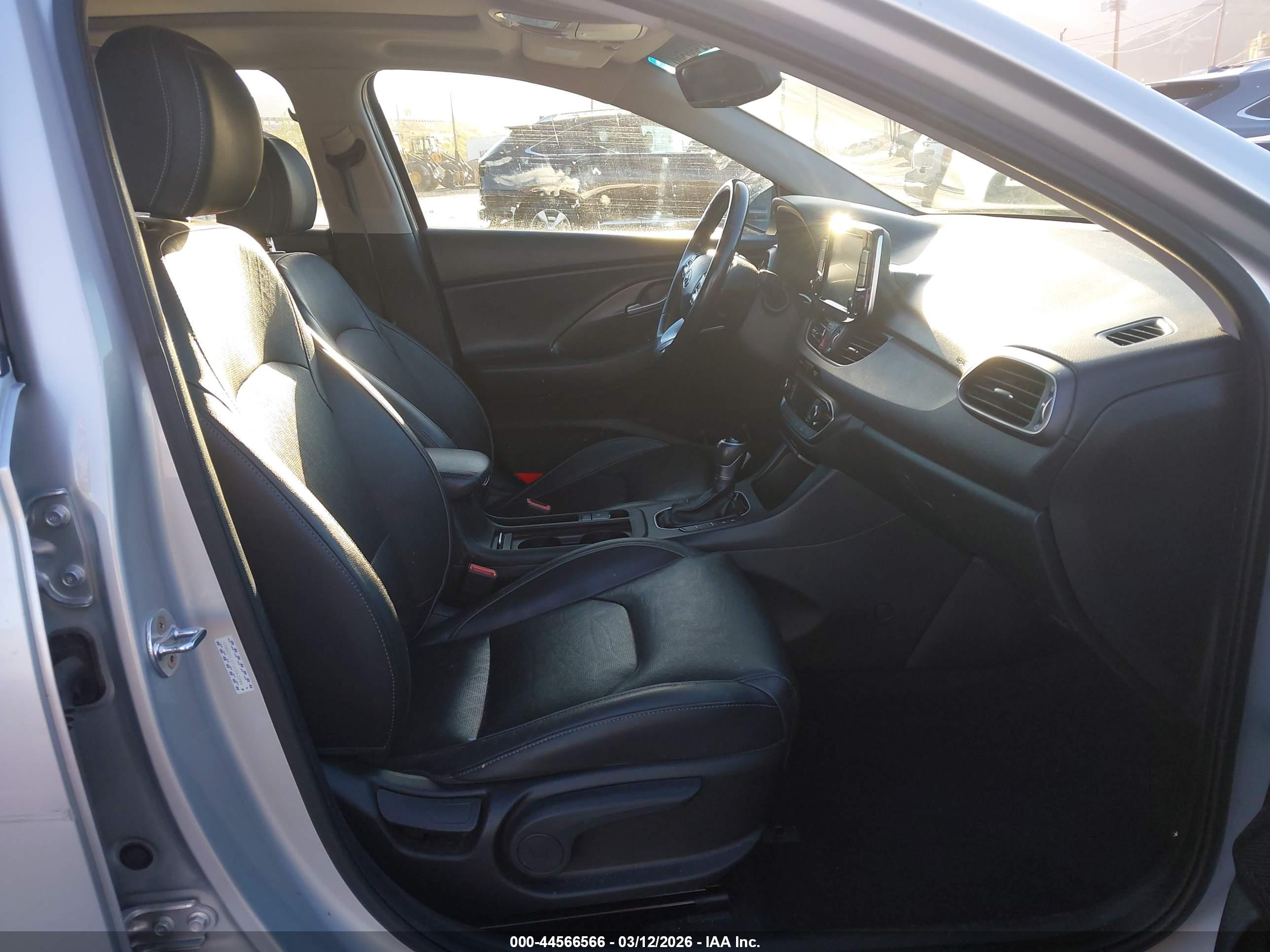 HYUNDAI ELANTRA image 5