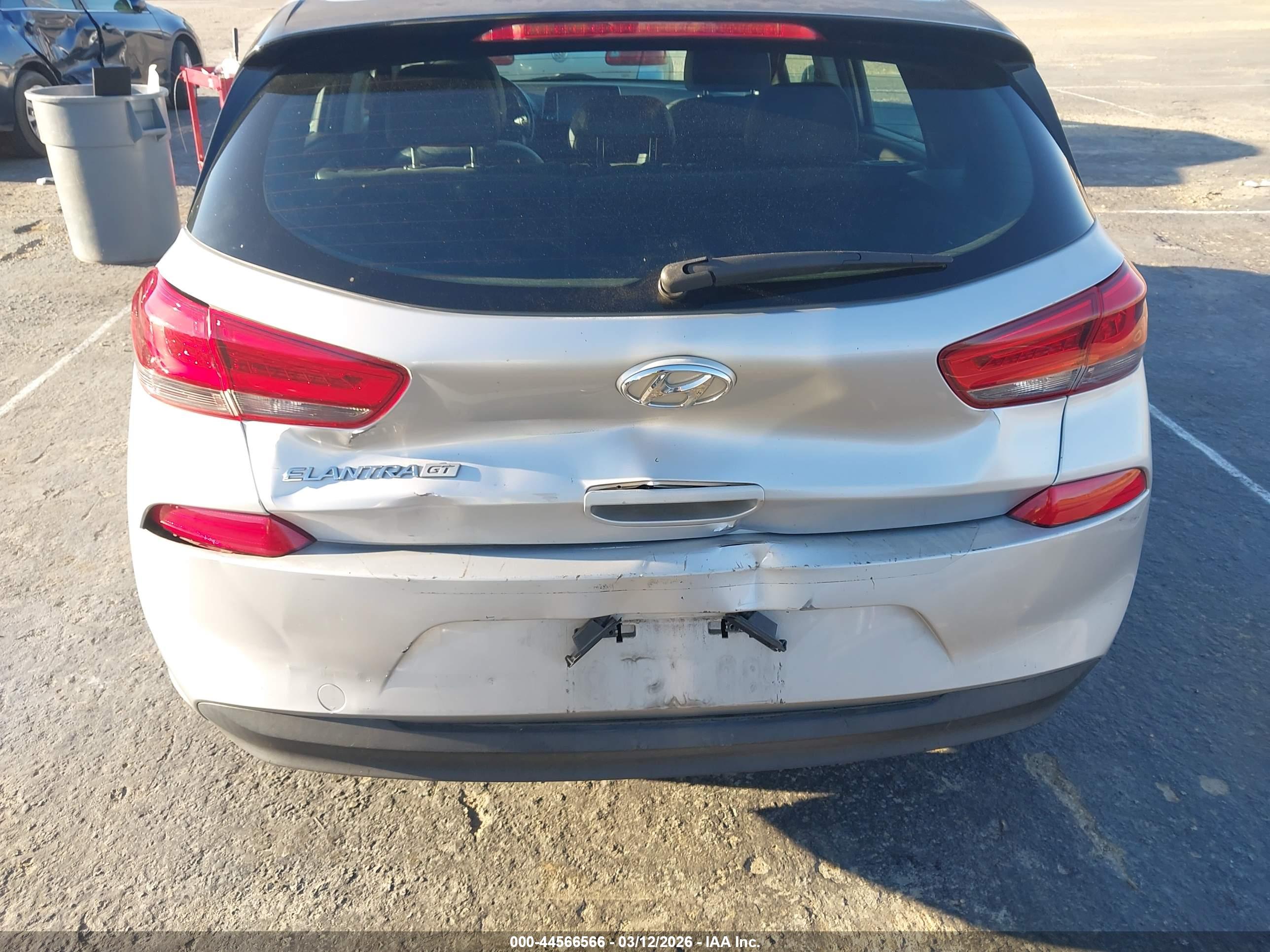 HYUNDAI ELANTRA image 6