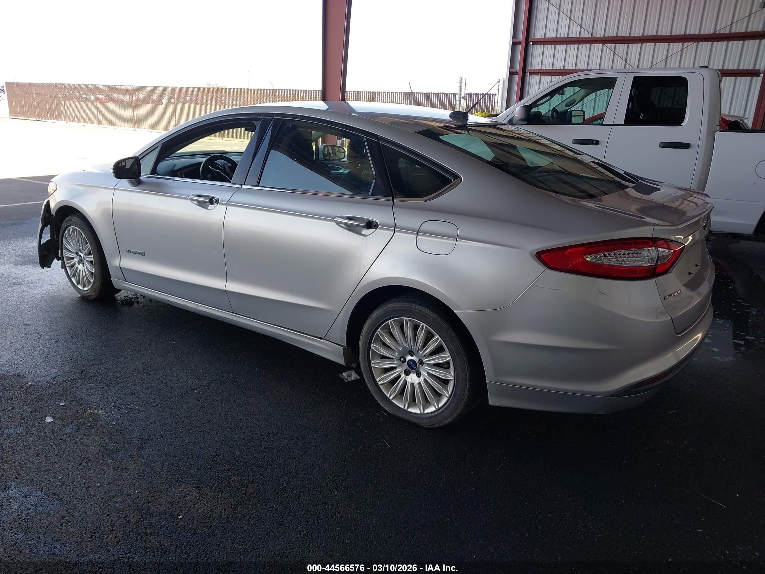 FORD FUSION image 3