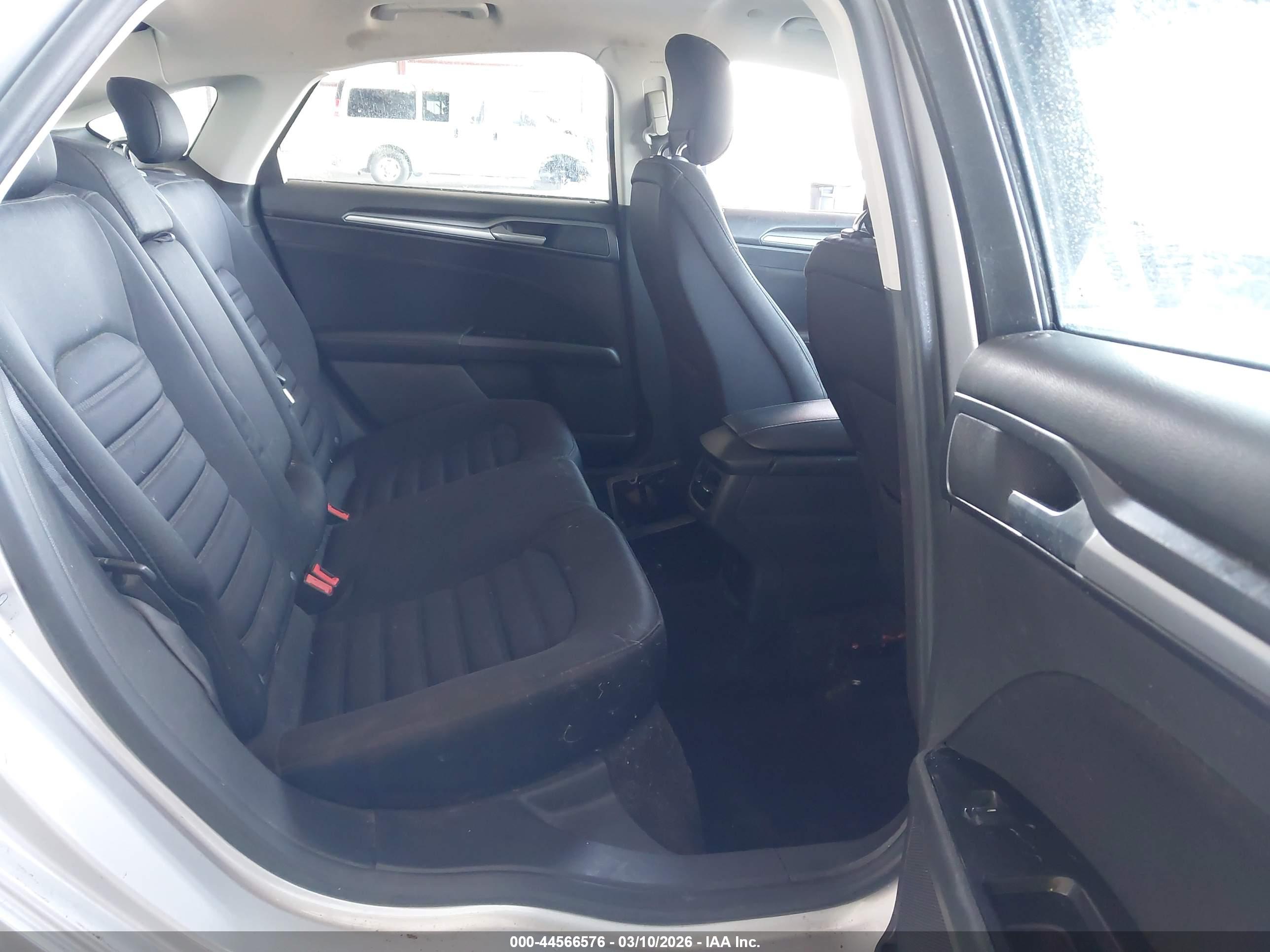 FORD FUSION image 8