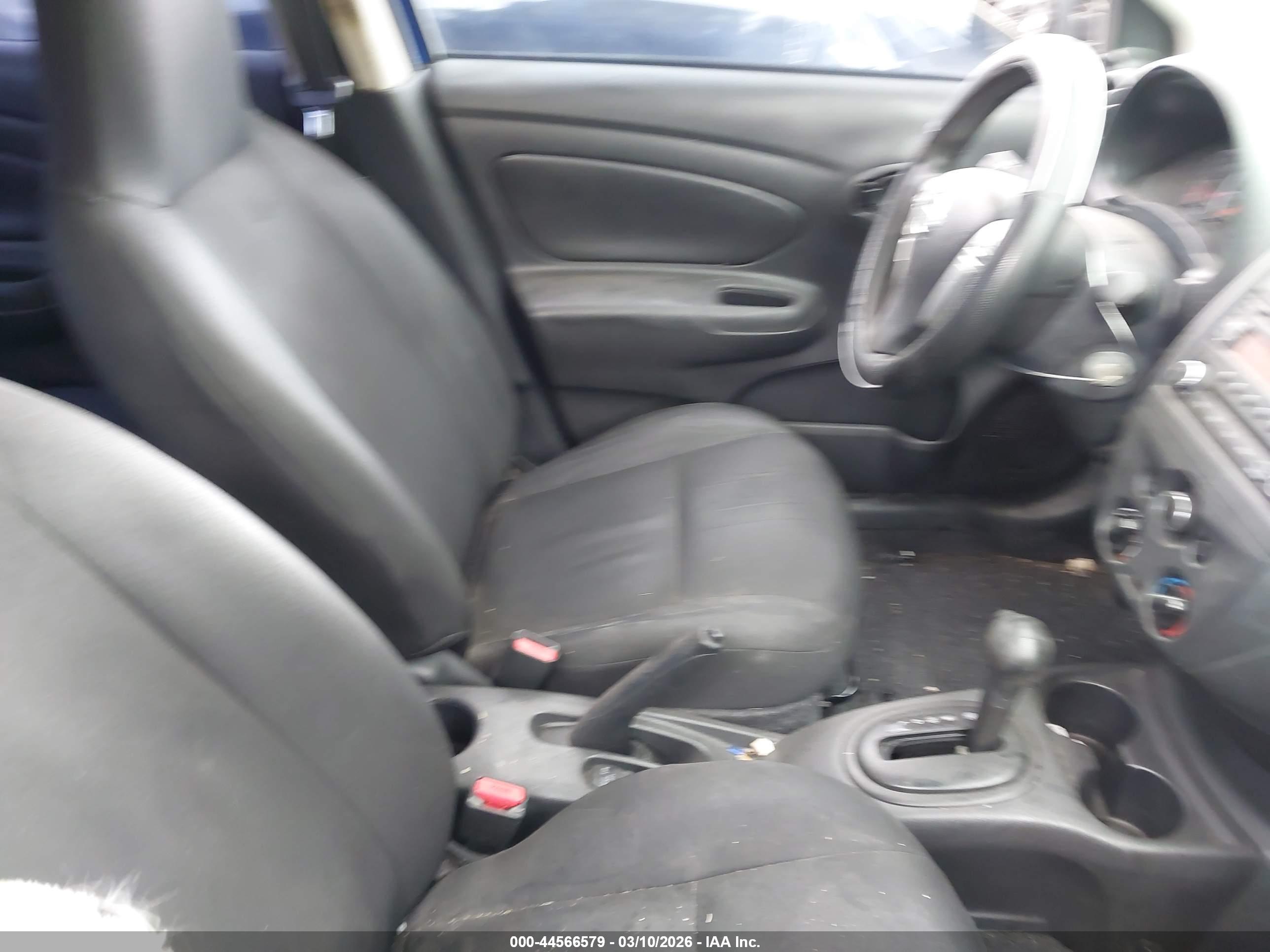NISSAN VERSA image 5