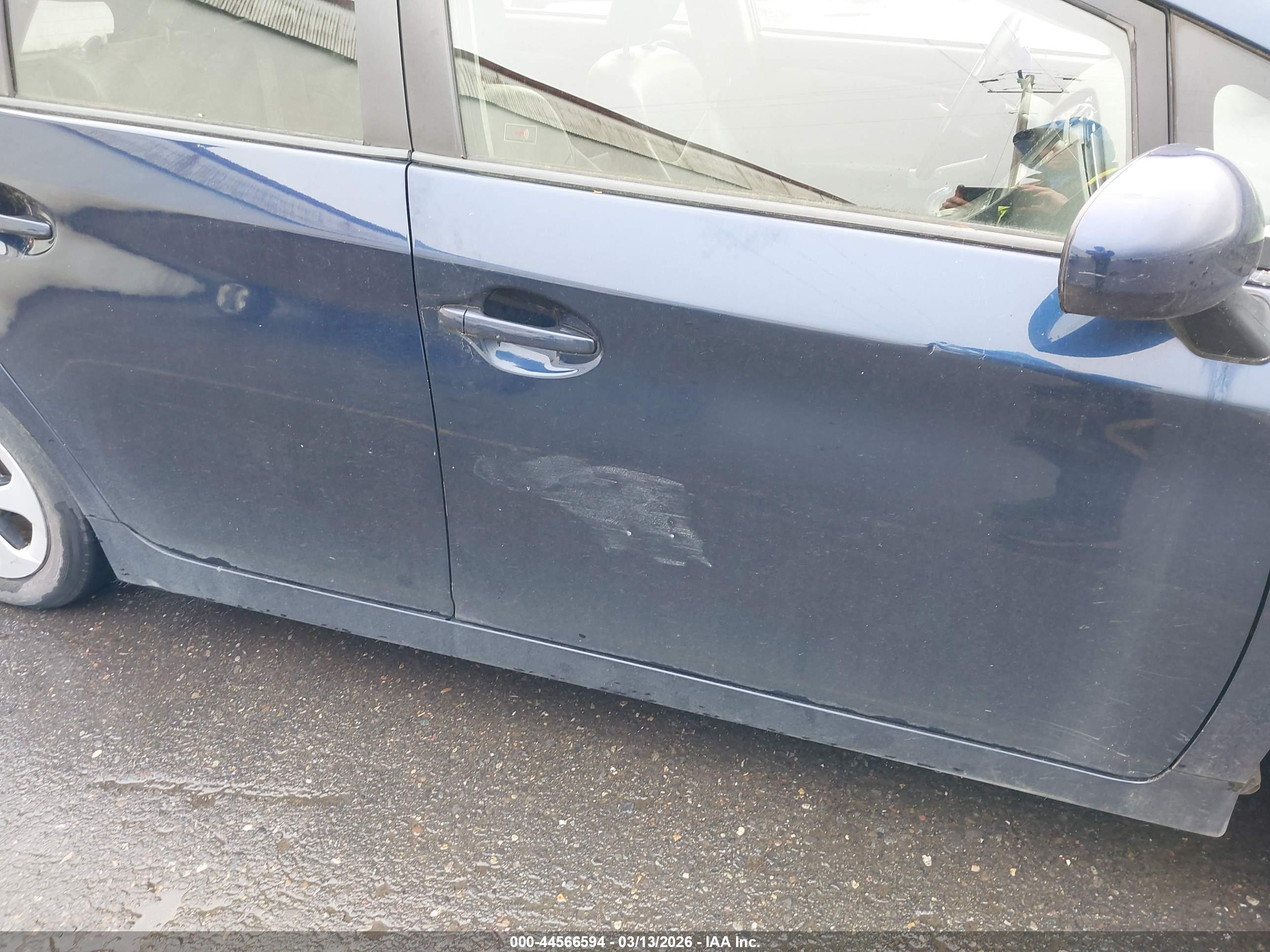 TOYOTA PRIUS image 6