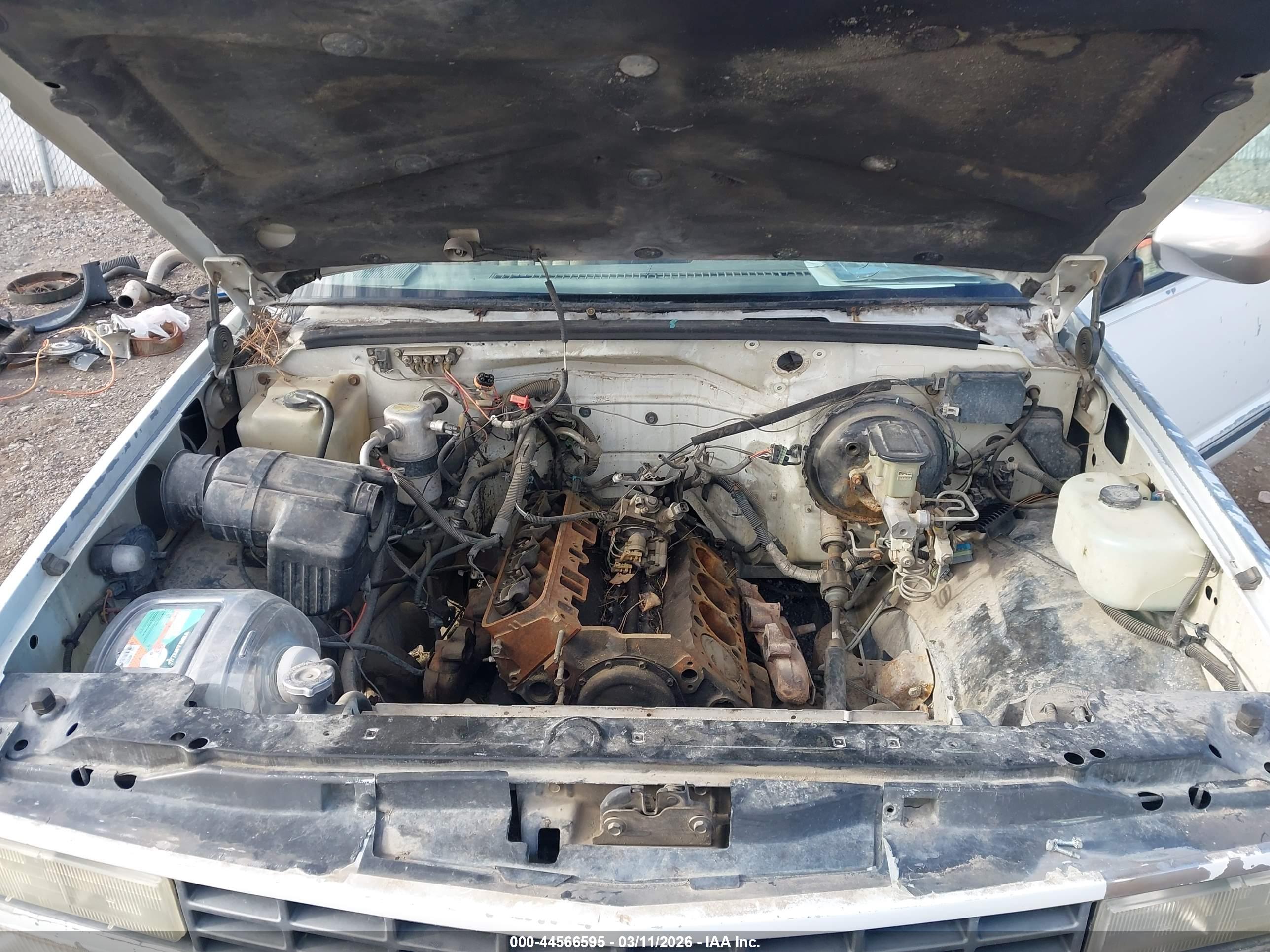 CHEVROLET GMT-400 image 10