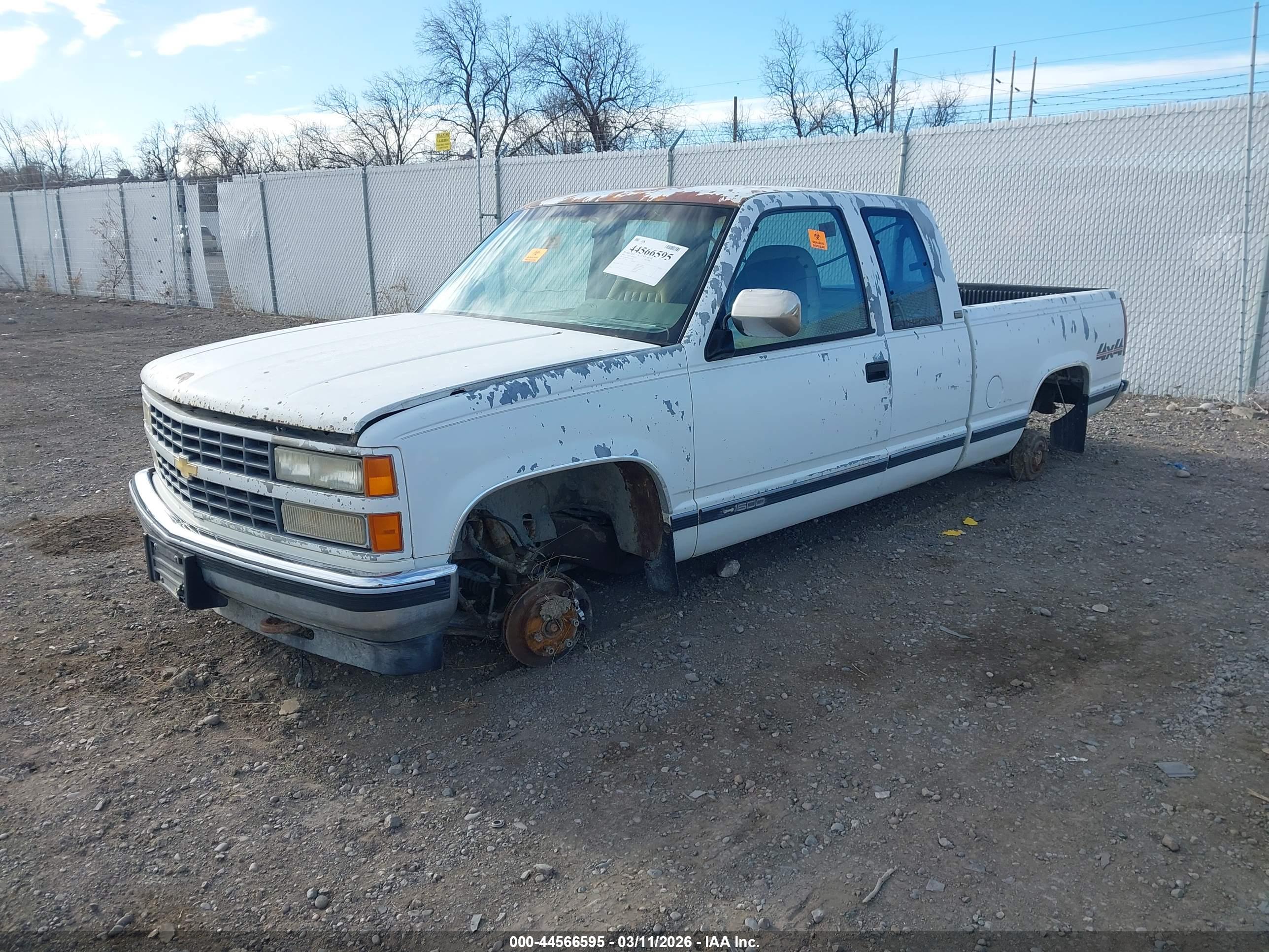 CHEVROLET GMT-400 image 2
