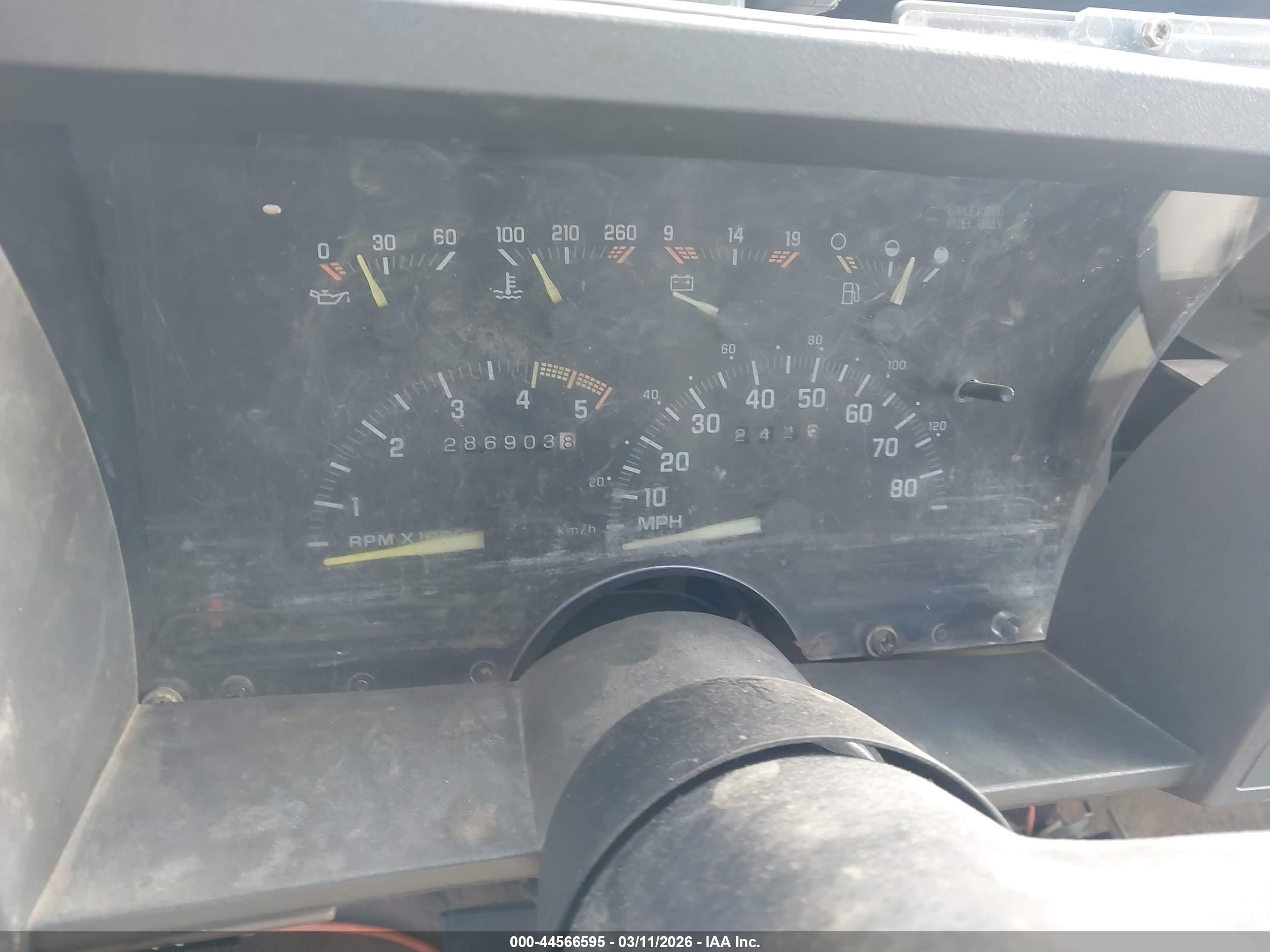CHEVROLET GMT-400 image 7