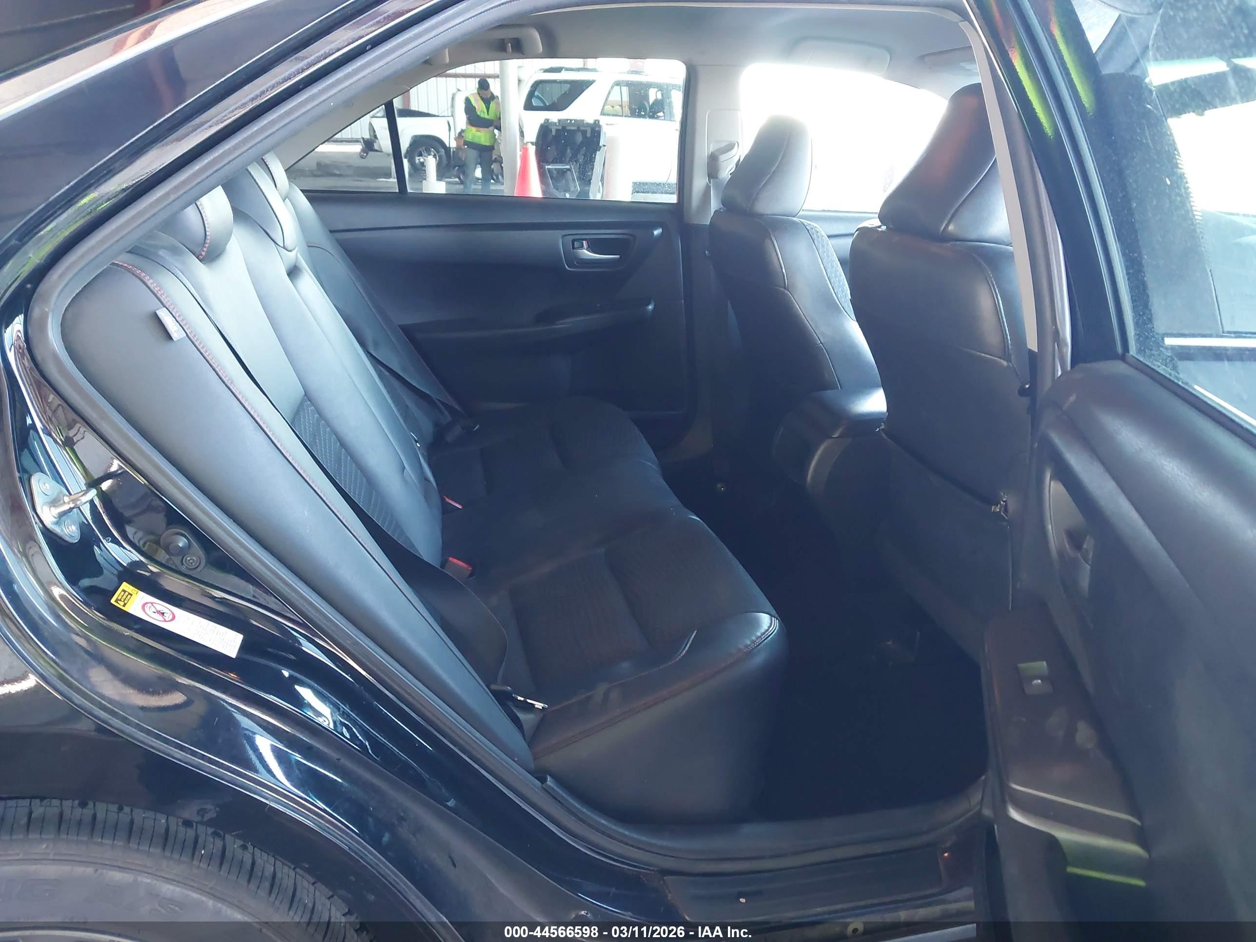 TOYOTA CAMRY image 8