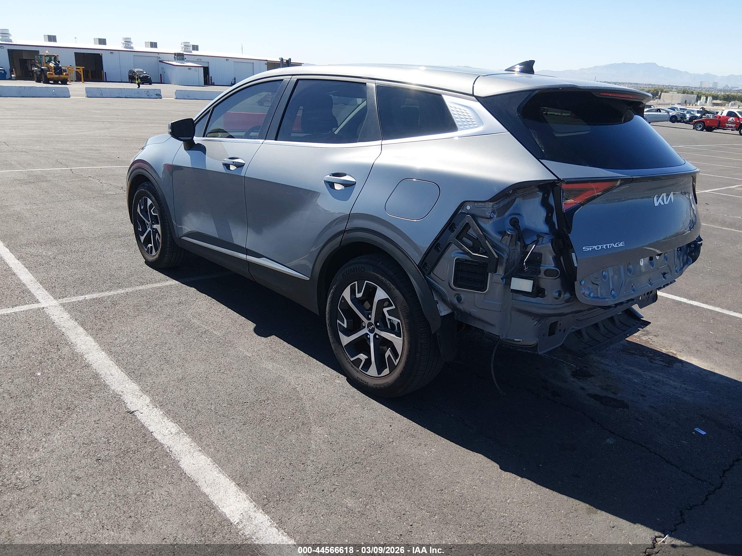 KIA SPORTAGE image 3