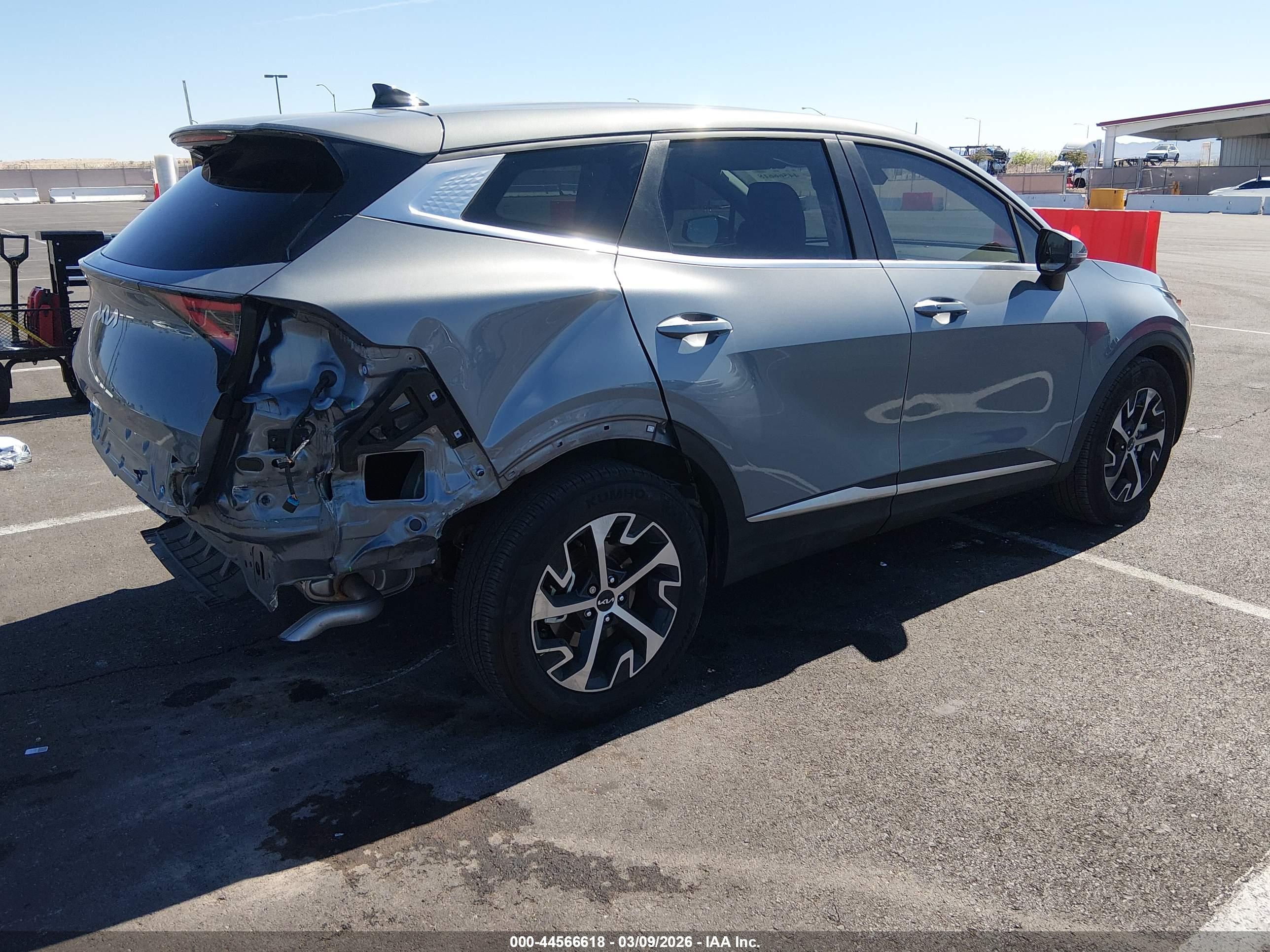 KIA SPORTAGE image 4