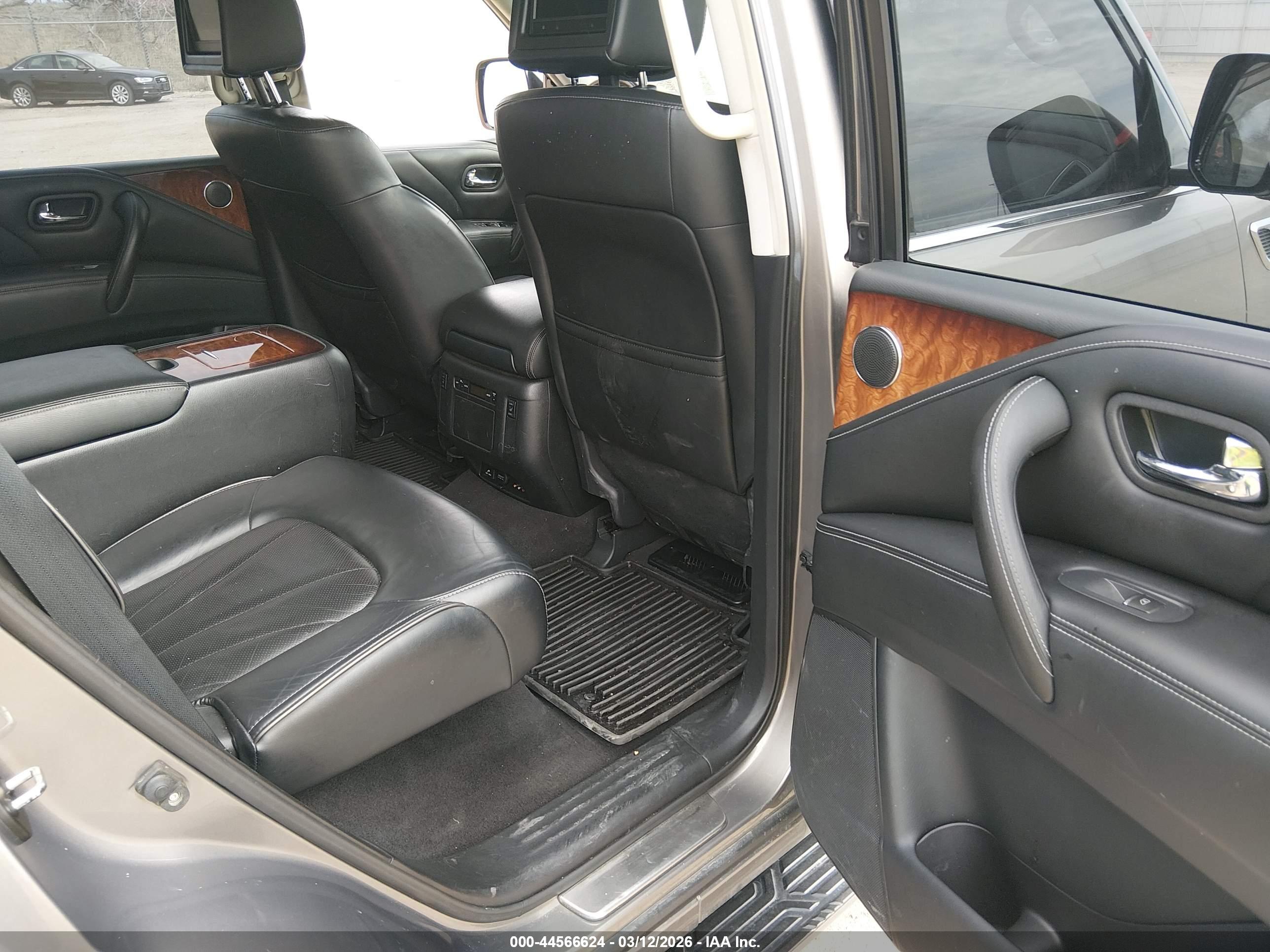 INFINITI QX80 image 8