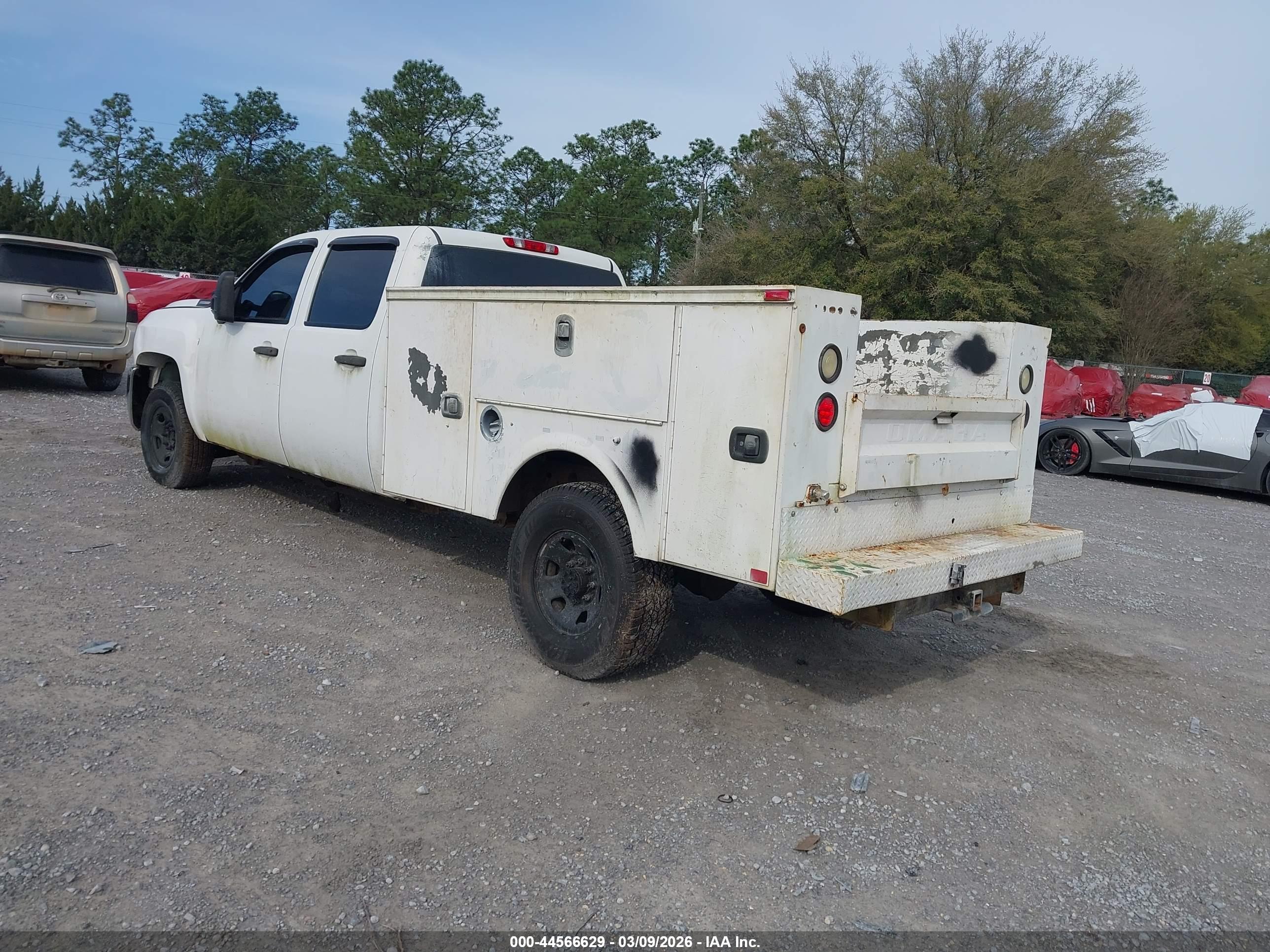CHEVROLET SILVERADO image 3
