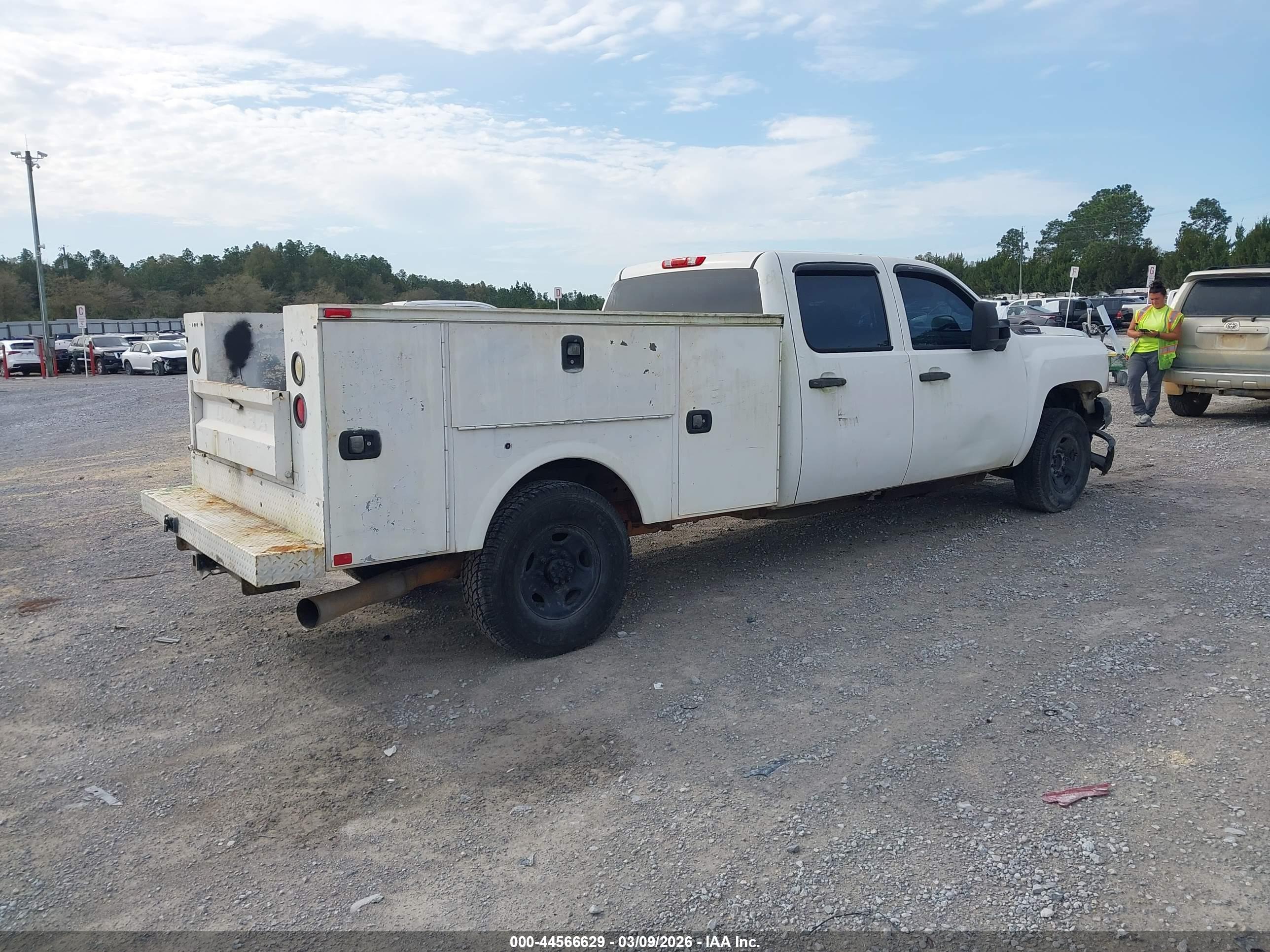 CHEVROLET SILVERADO image 4