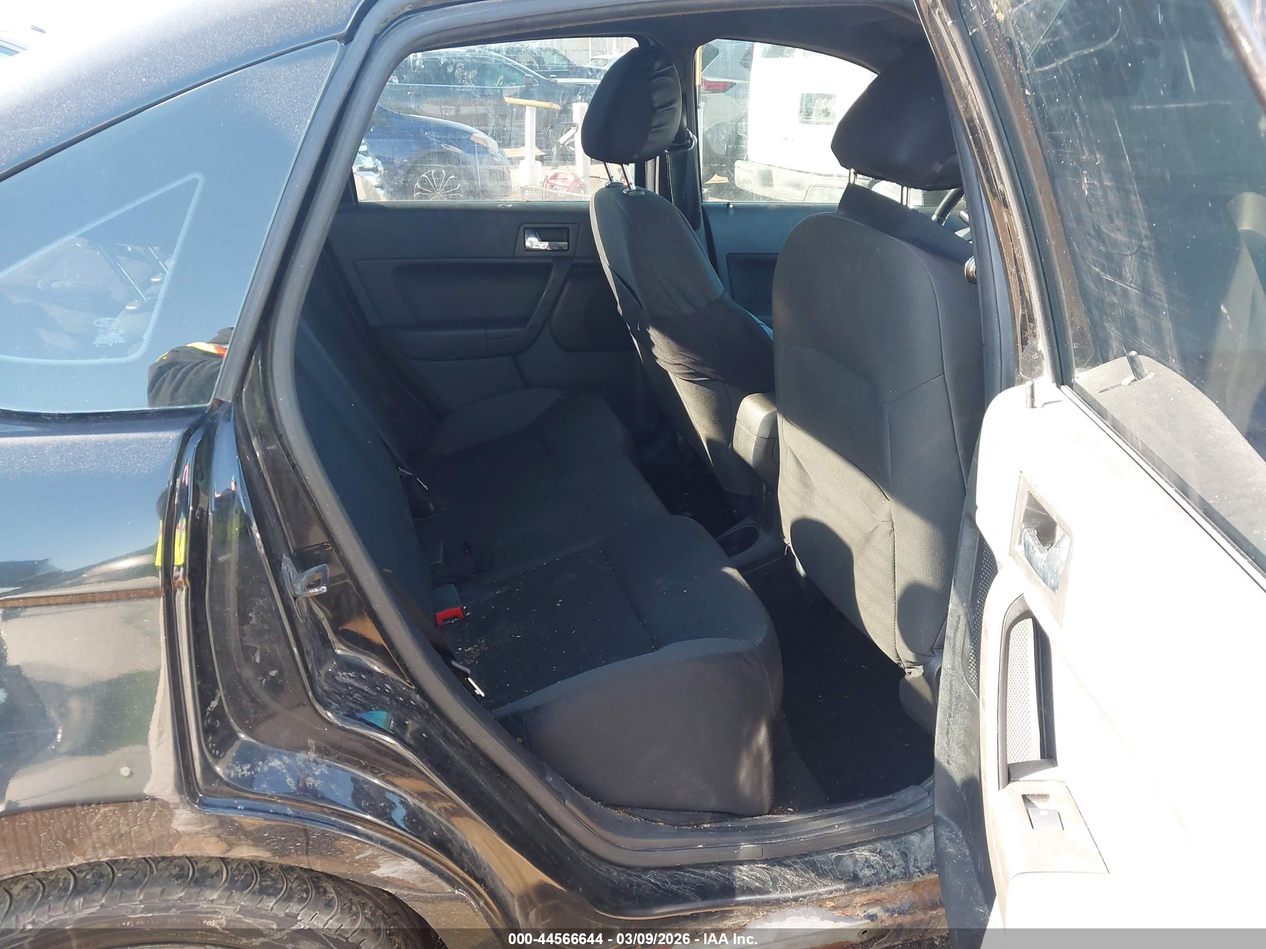 FORD FOCUS image 8