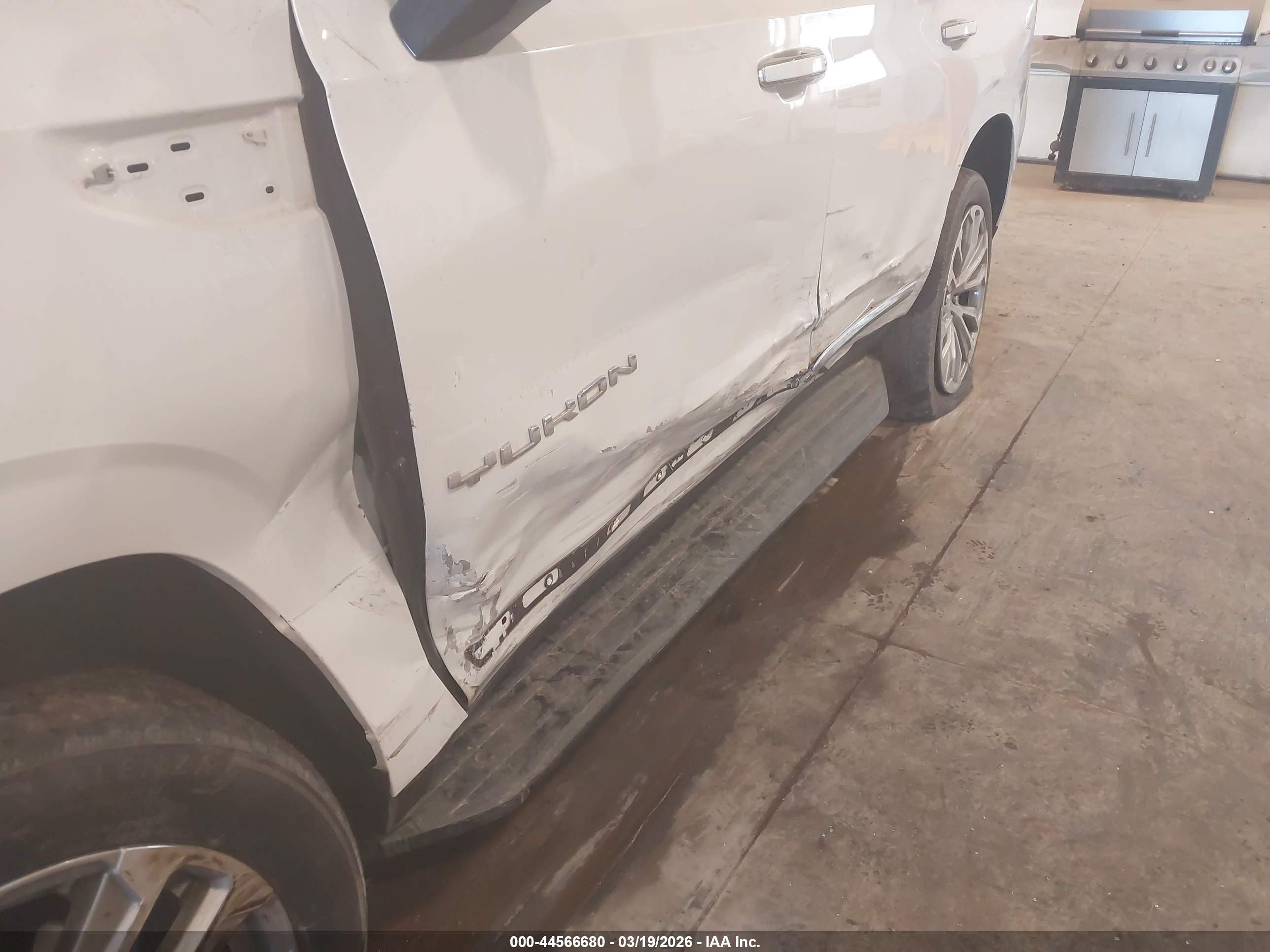 GMC YUKON image 6