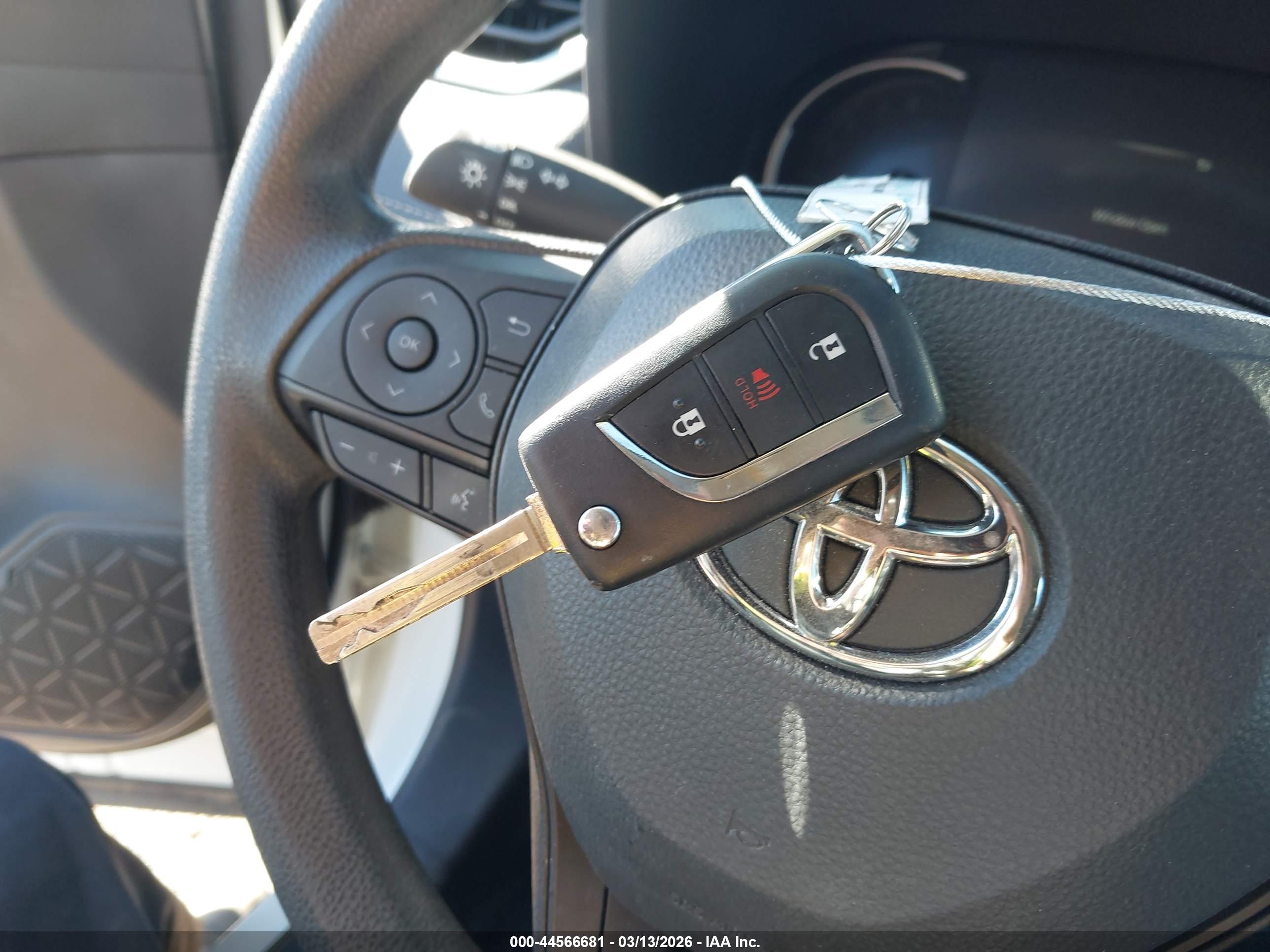TOYOTA RAV4 image 11