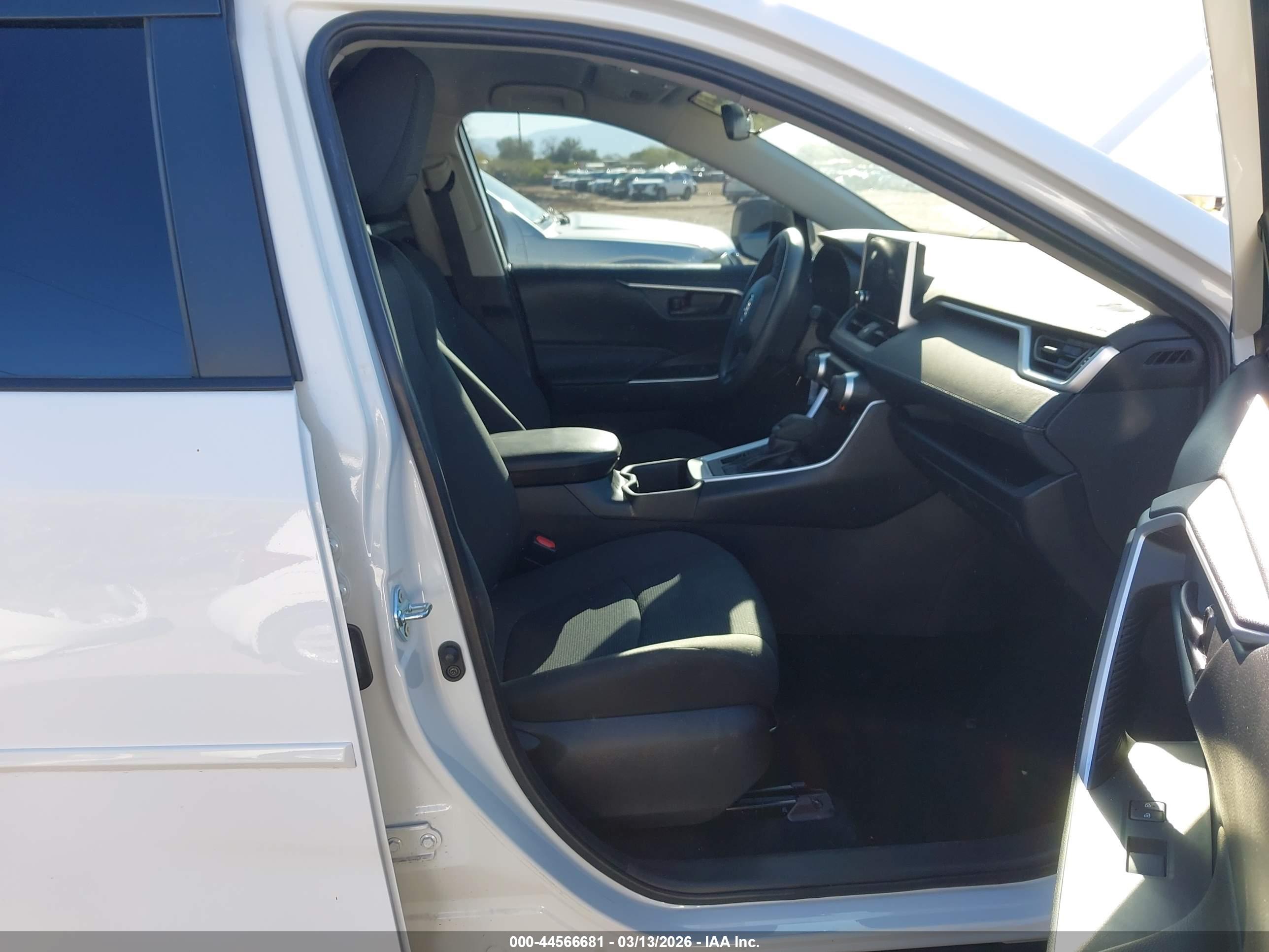 TOYOTA RAV4 image 5