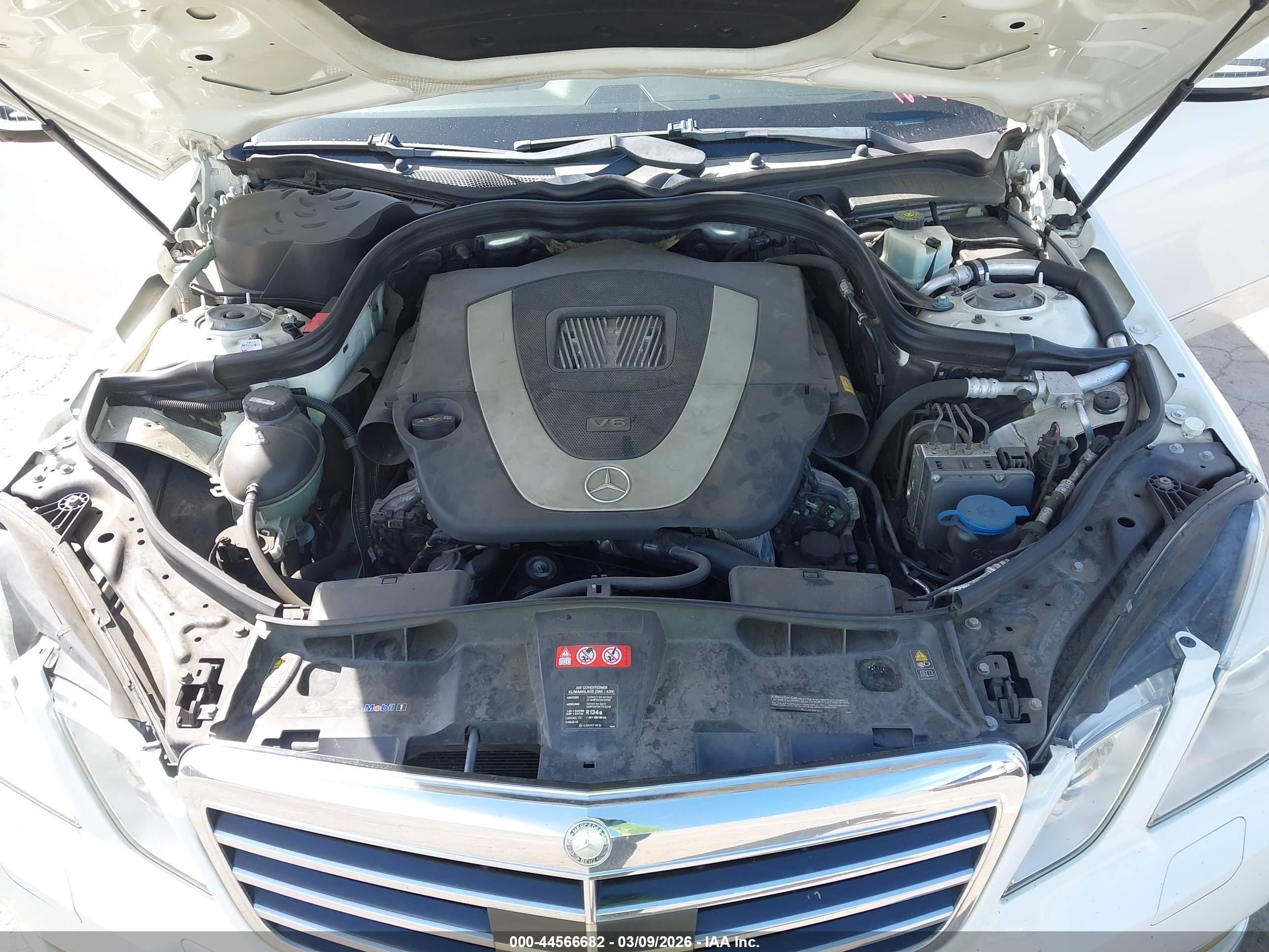 MERCEDES-BENZ E image 10