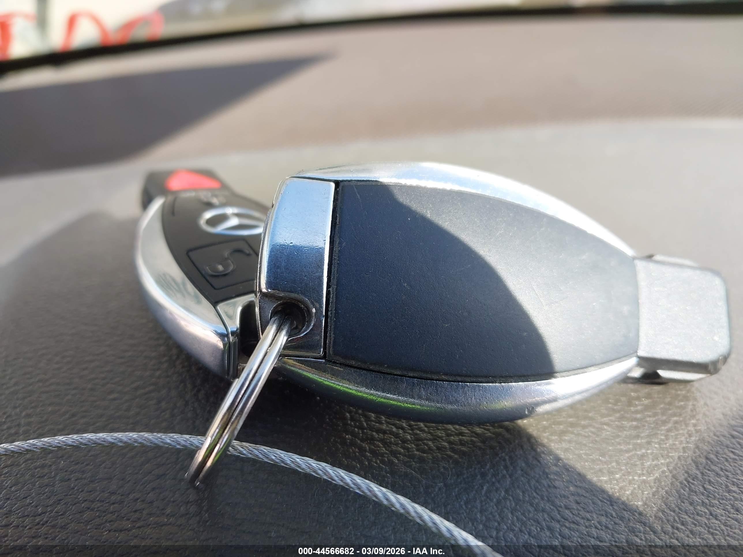 MERCEDES-BENZ E image 11