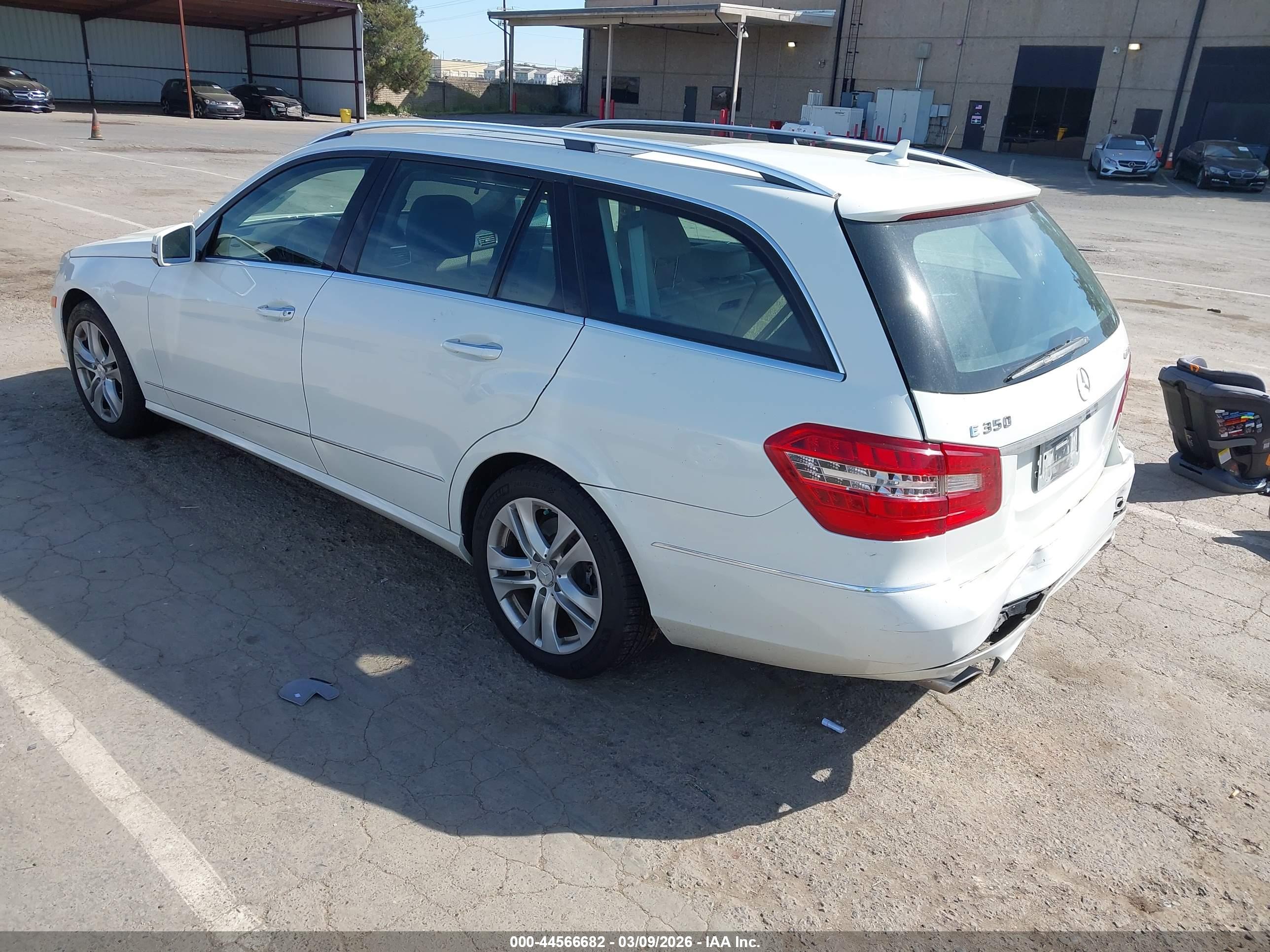 MERCEDES-BENZ E image 3