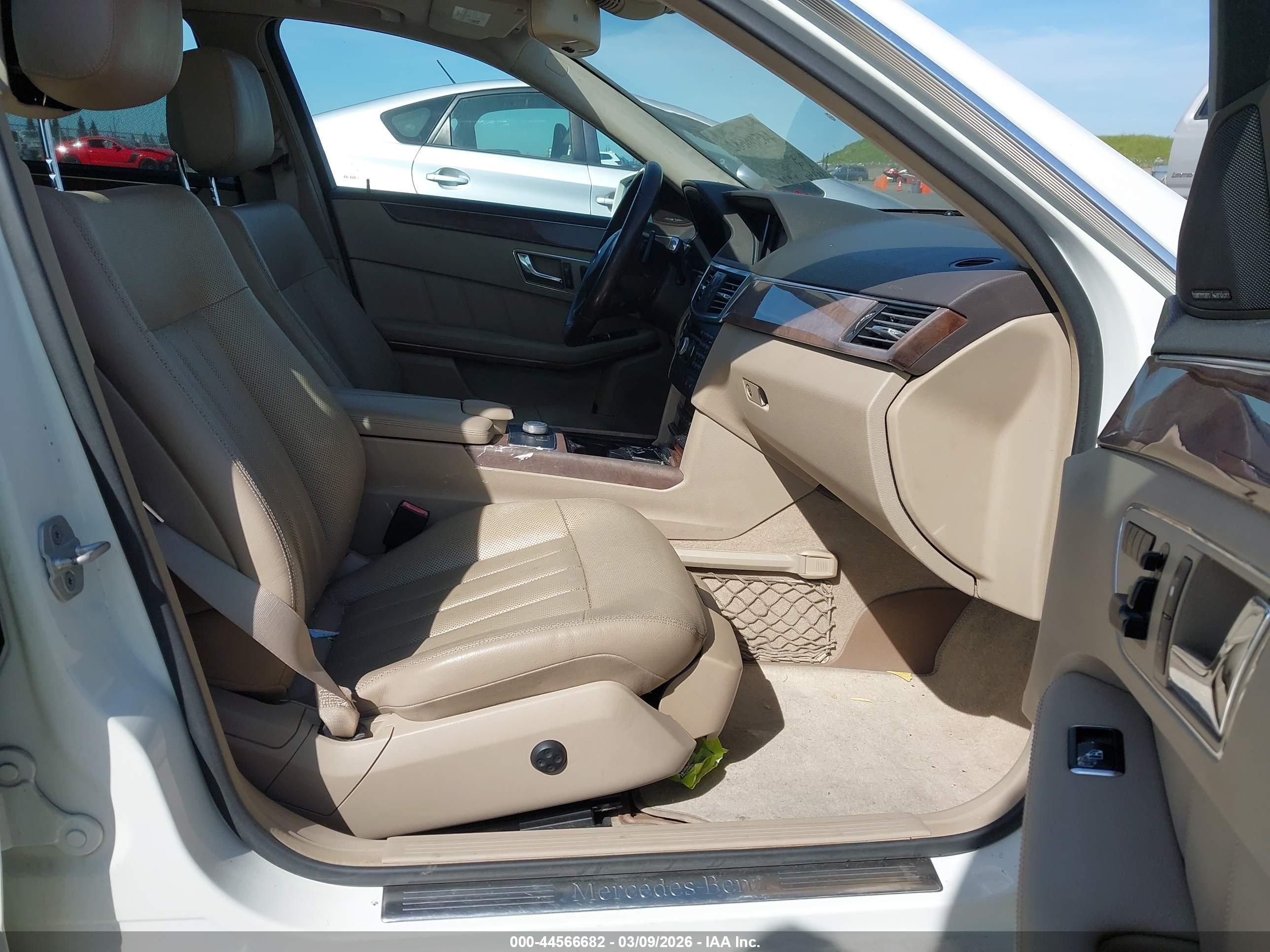 MERCEDES-BENZ E image 5