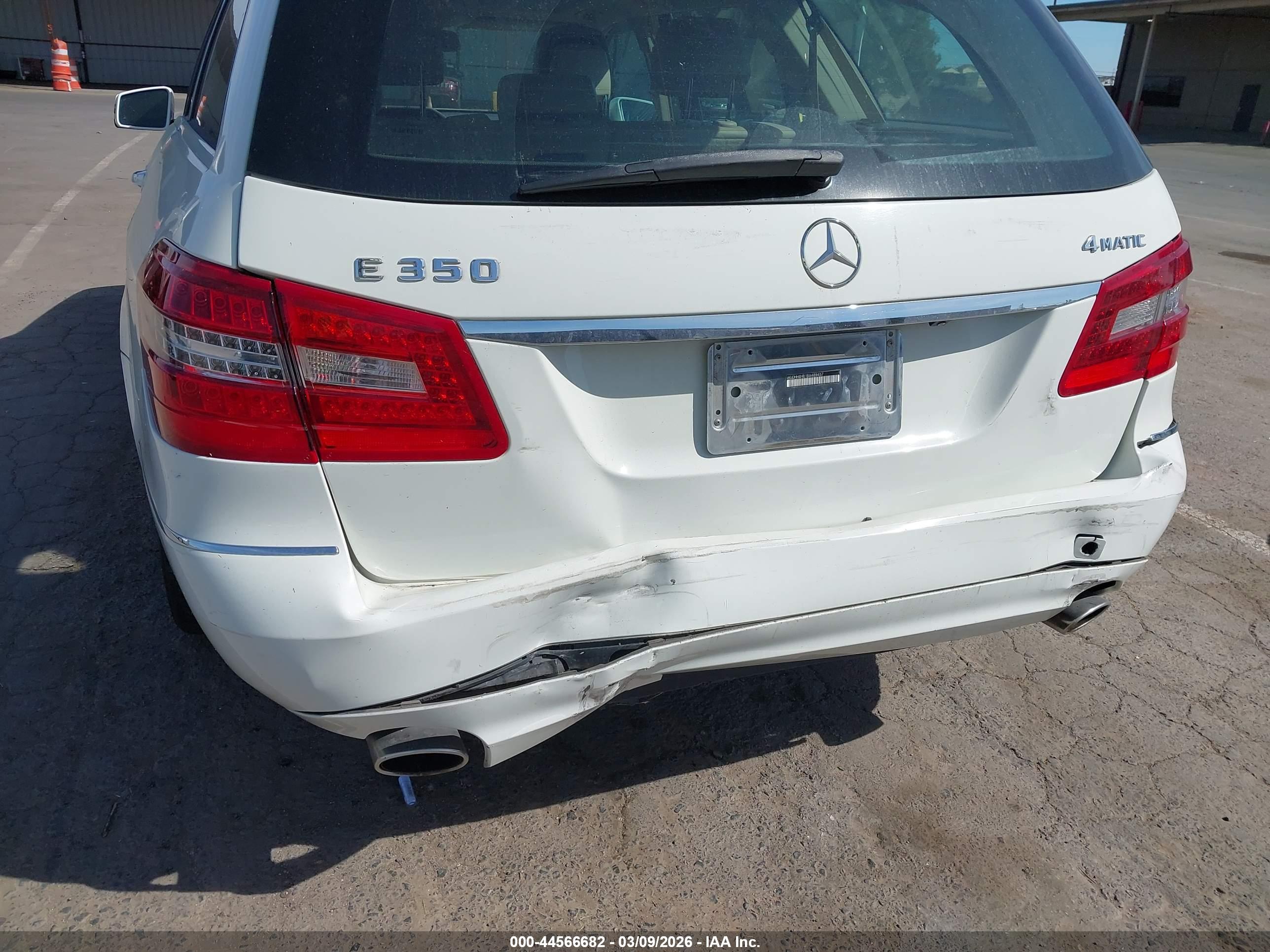 MERCEDES-BENZ E image 6