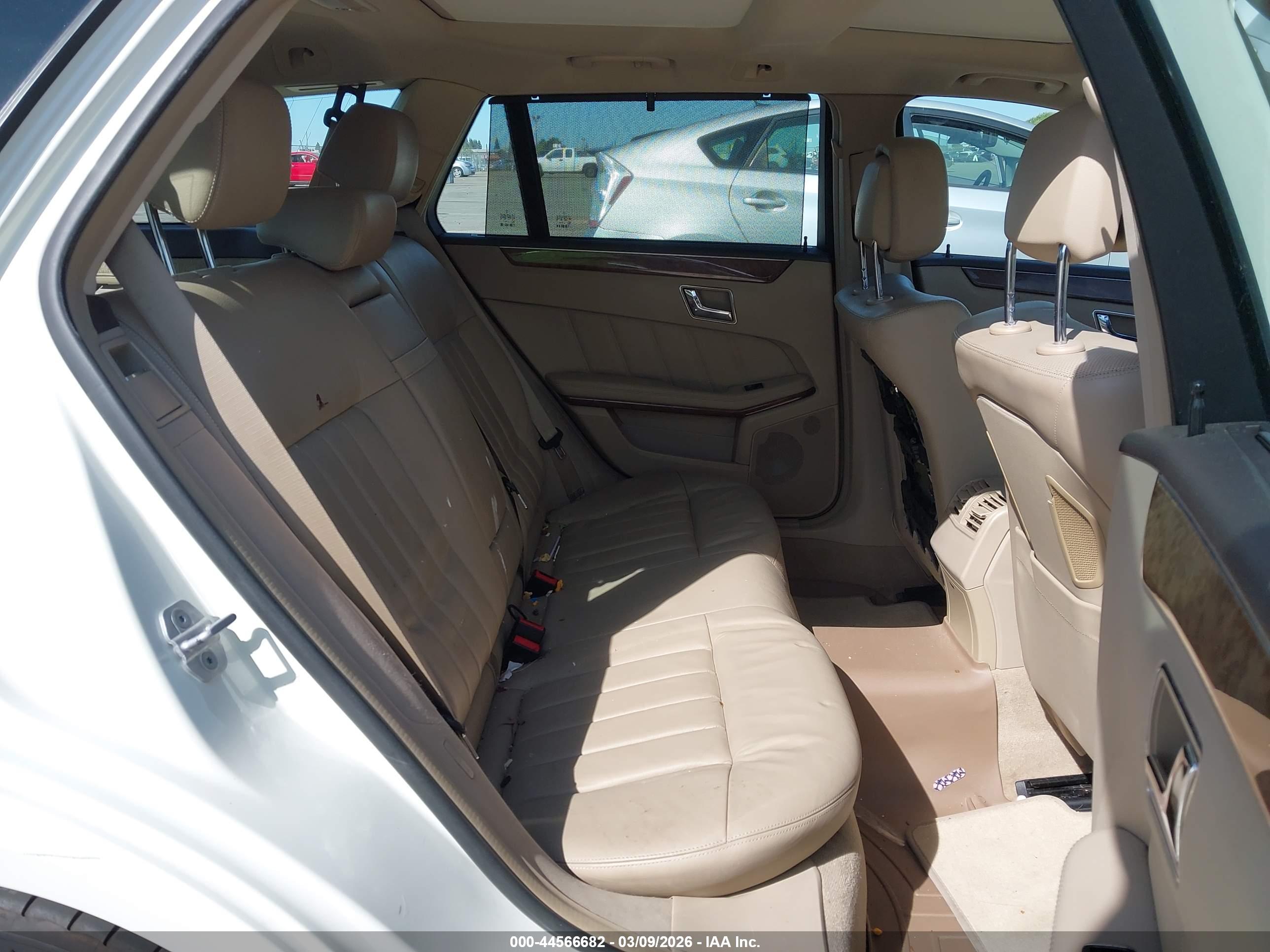 MERCEDES-BENZ E image 8