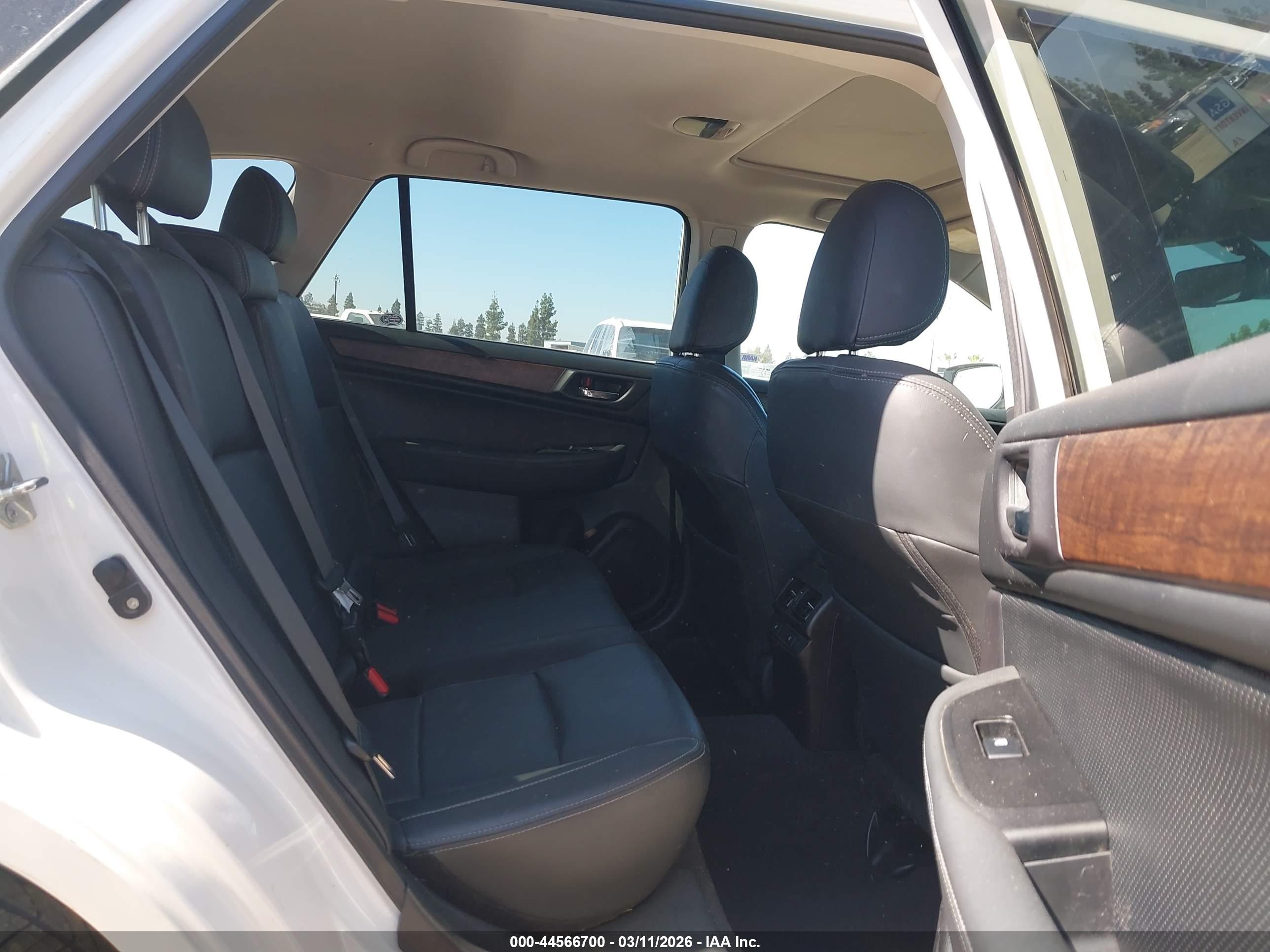 SUBARU OUTBACK image 8