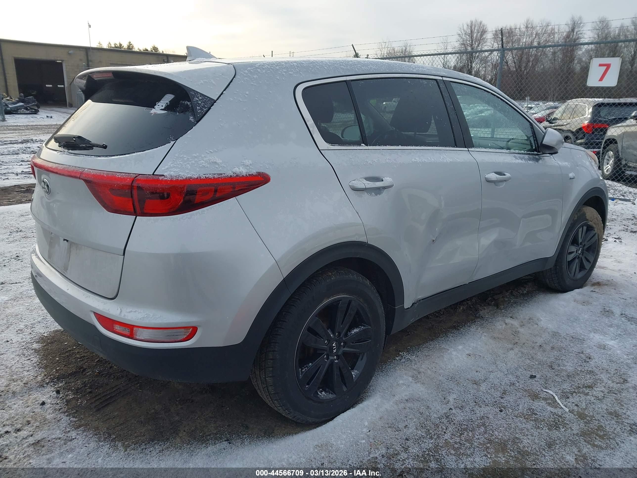 KIA SPORTAGE image 4