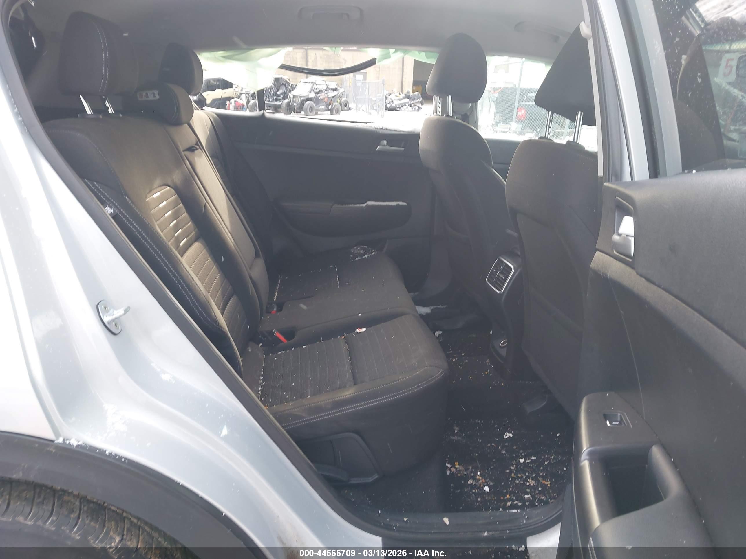 KIA SPORTAGE image 8