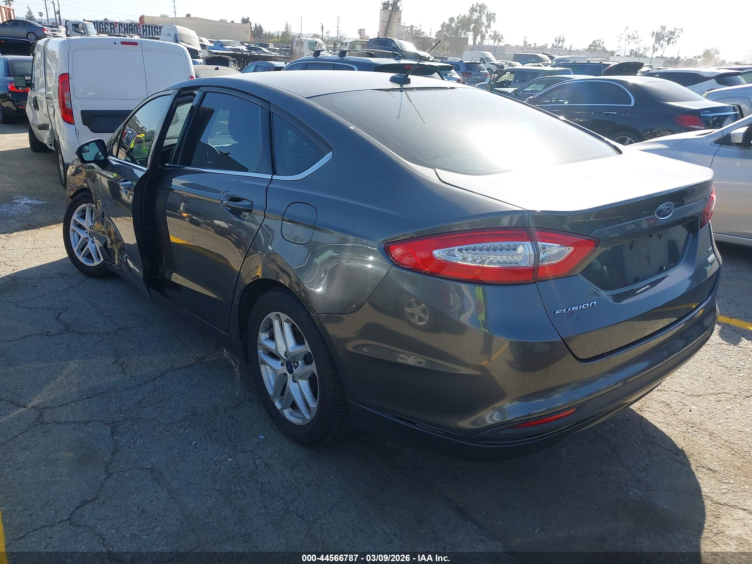 FORD FUSION image 3
