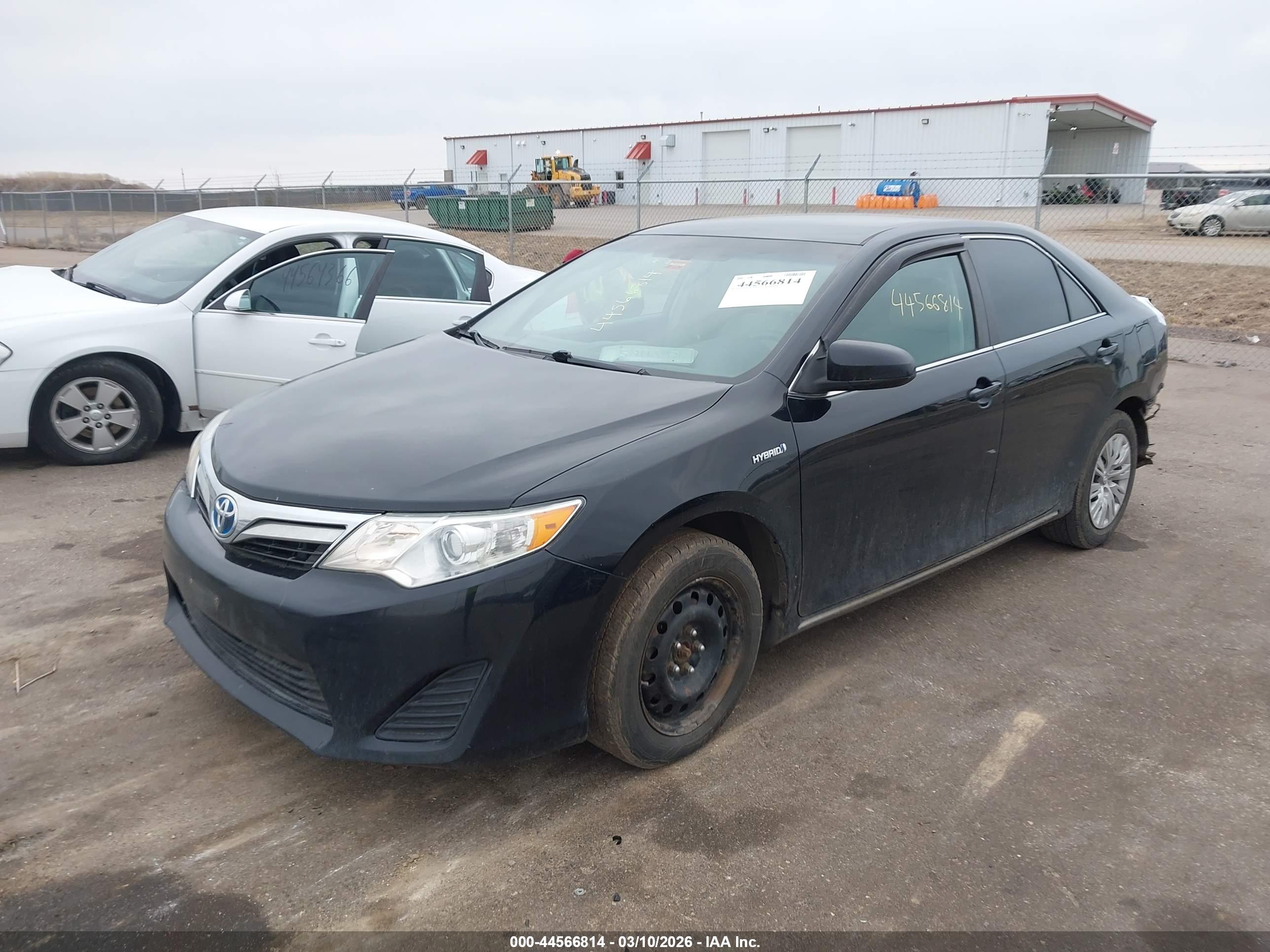 TOYOTA CAMRY image 2