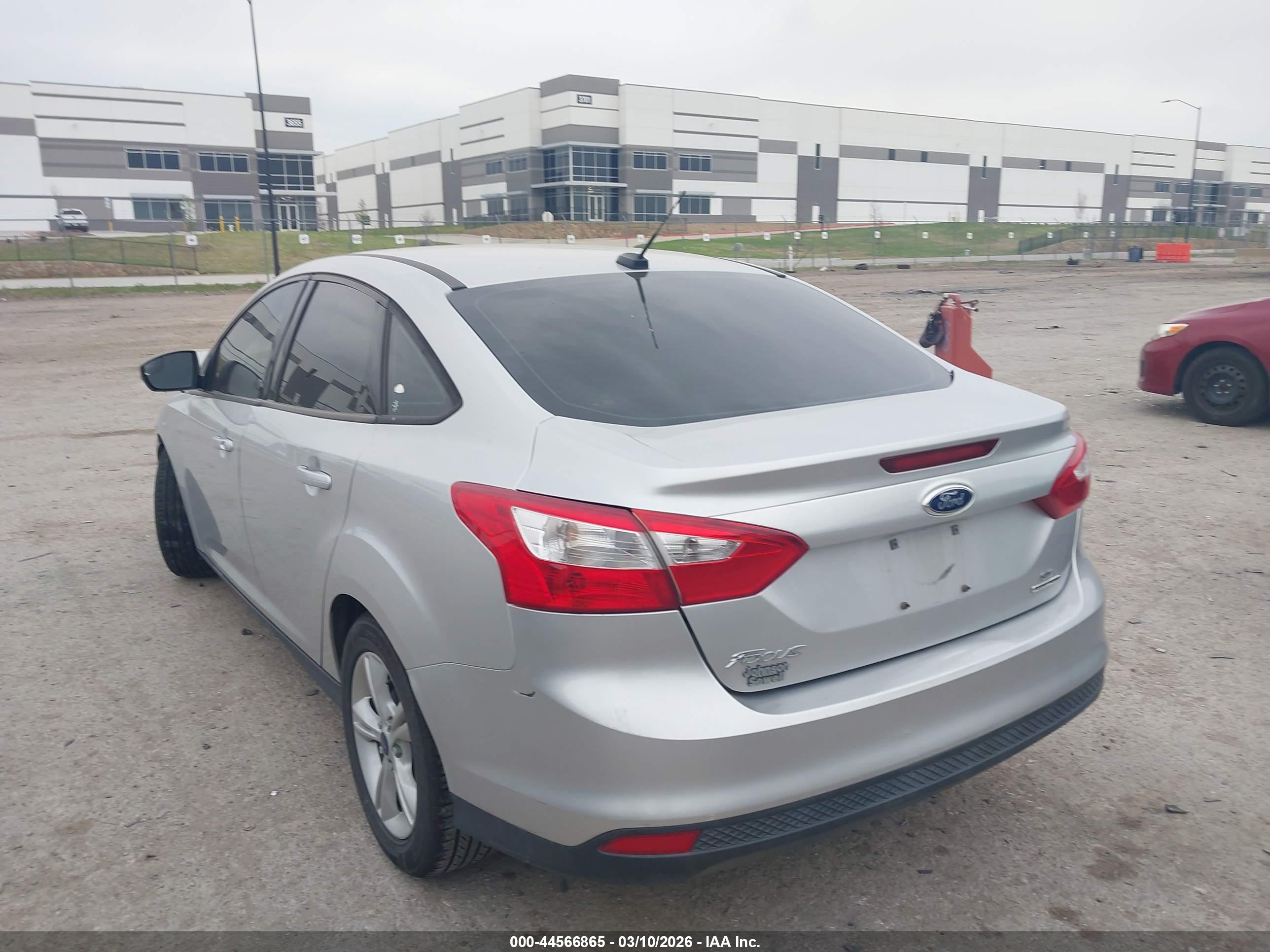 FORD FOCUS image 3
