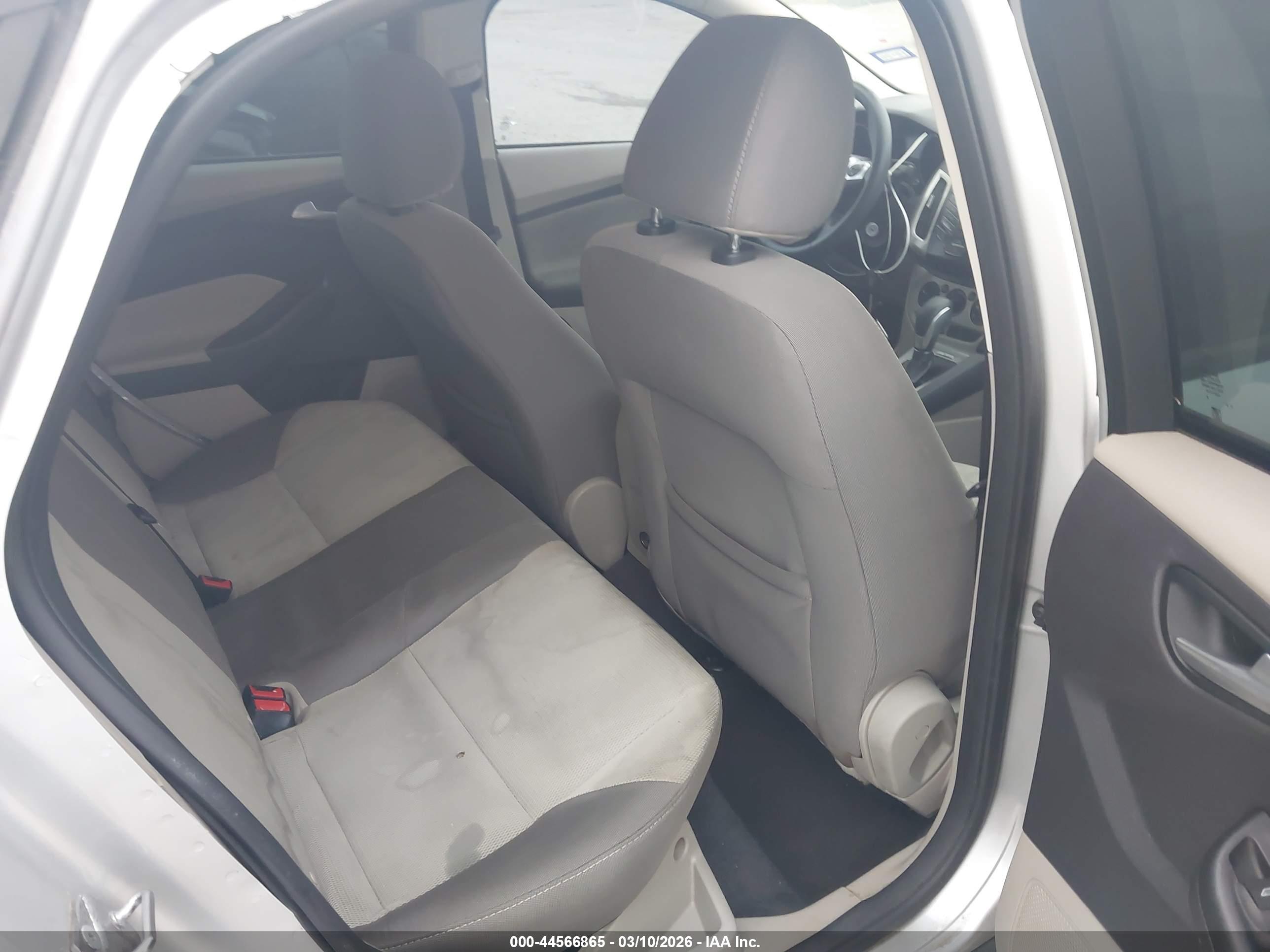 FORD FOCUS image 8