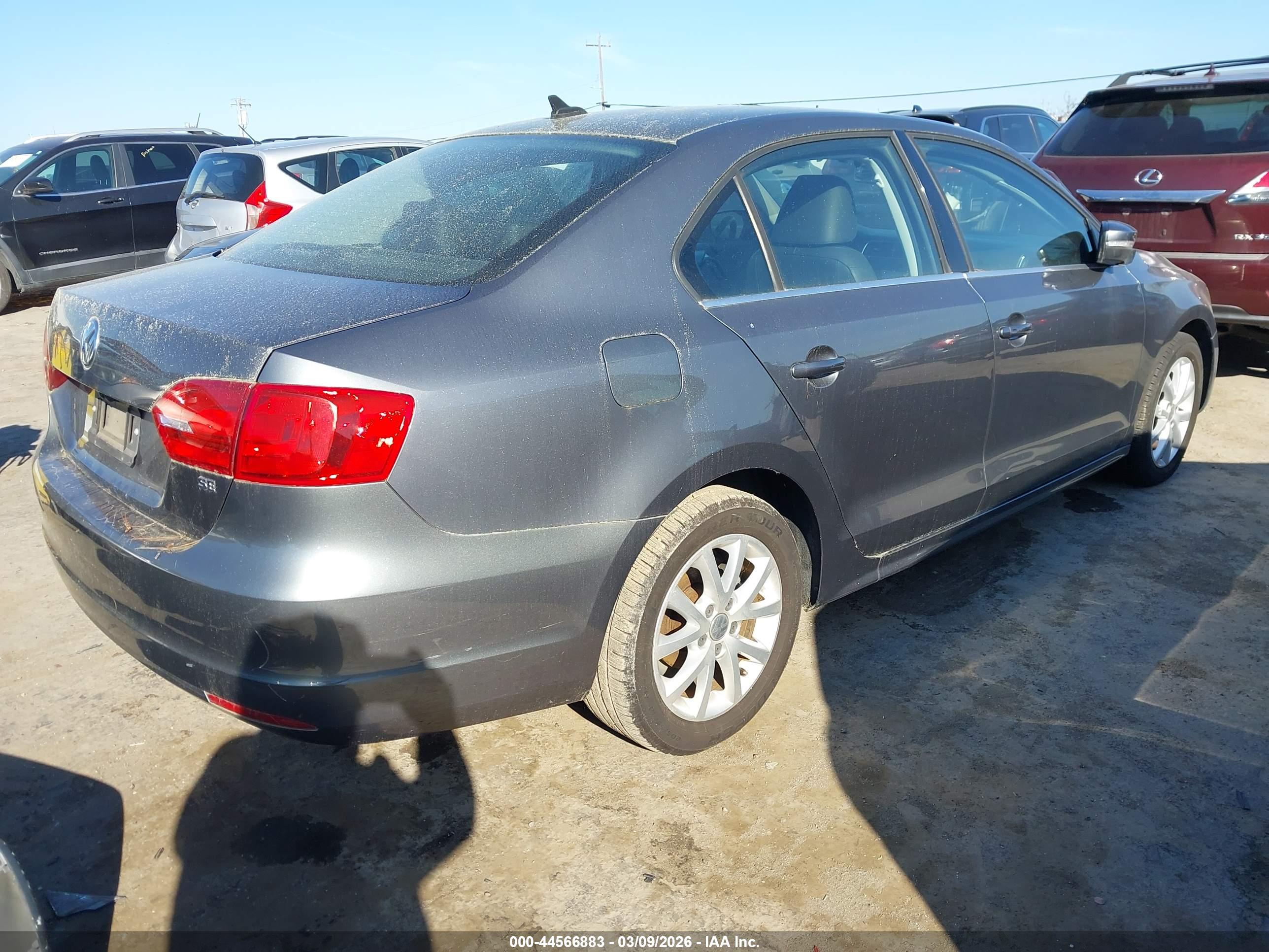 VOLKSWAGEN JETTA image 4