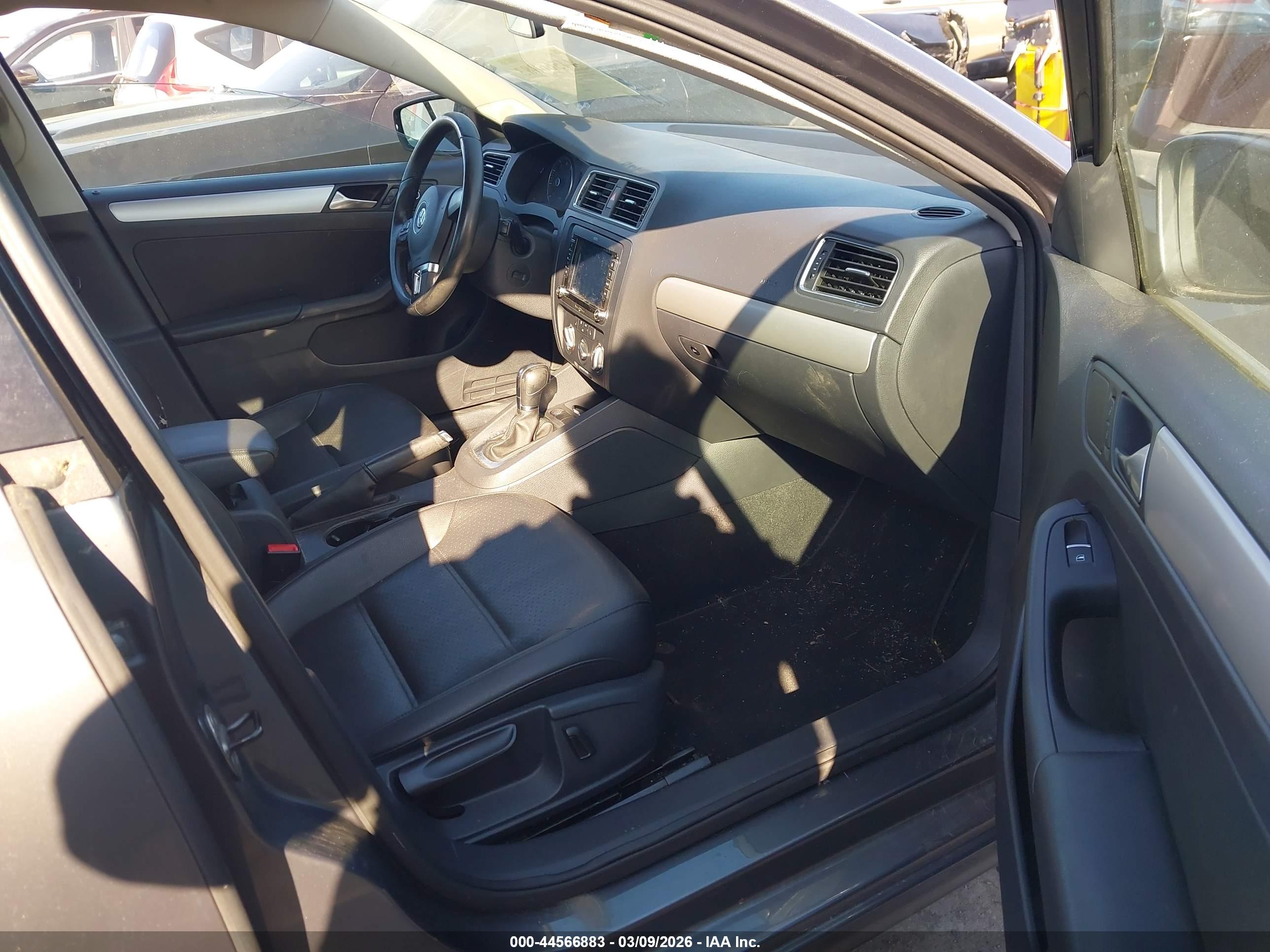 VOLKSWAGEN JETTA image 5
