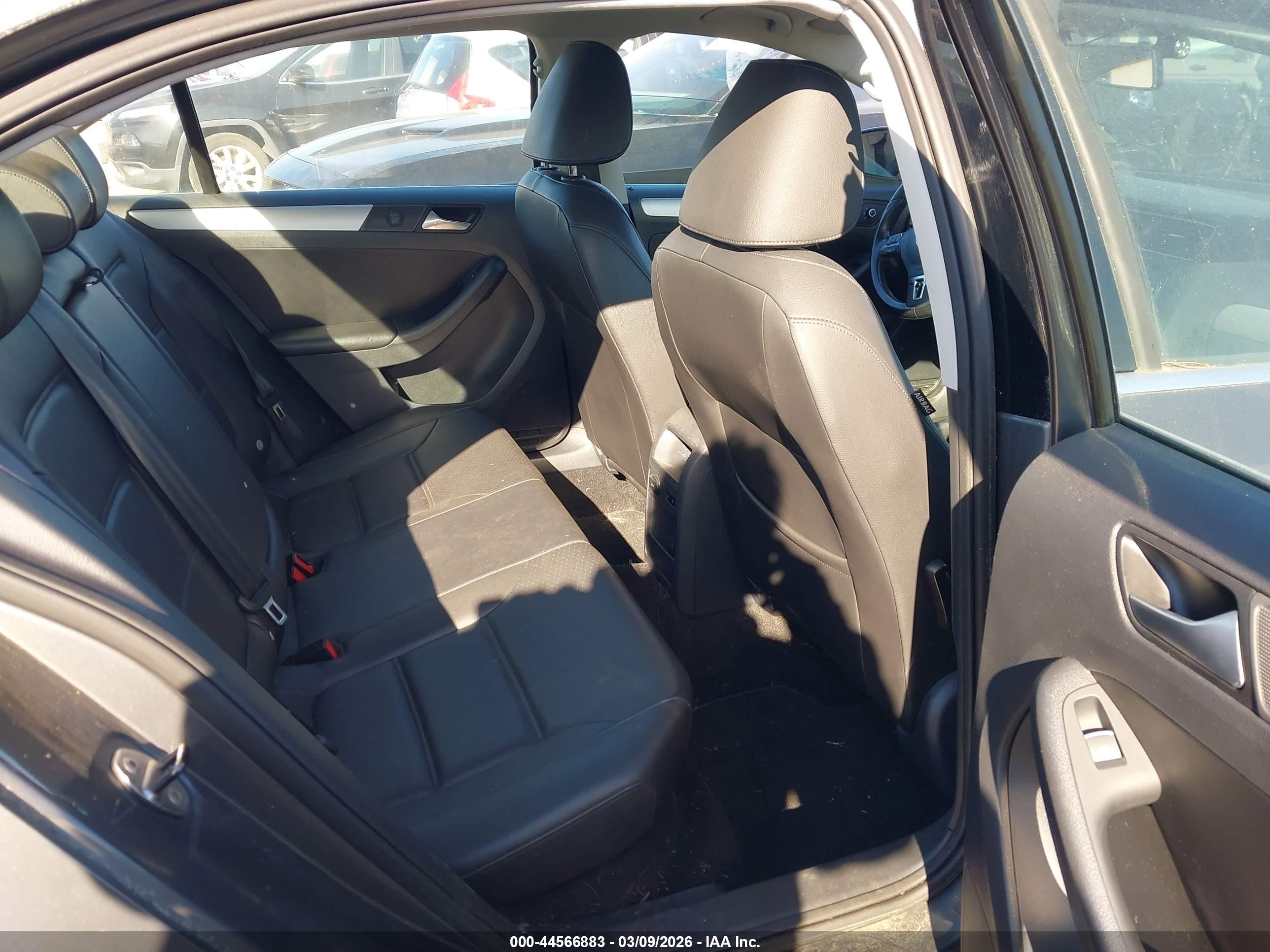 VOLKSWAGEN JETTA image 8