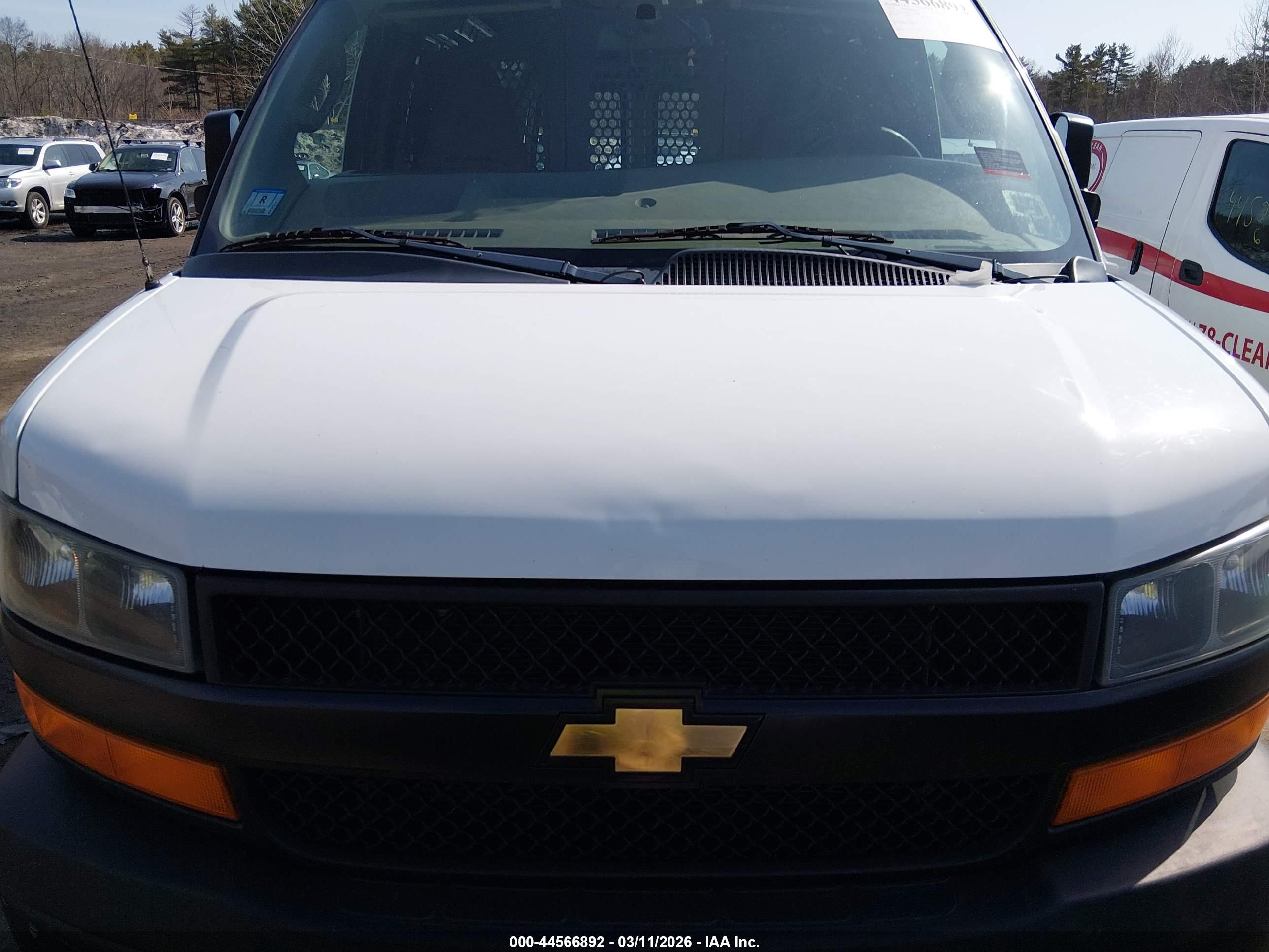 CHEVROLET EXPRESS image 10