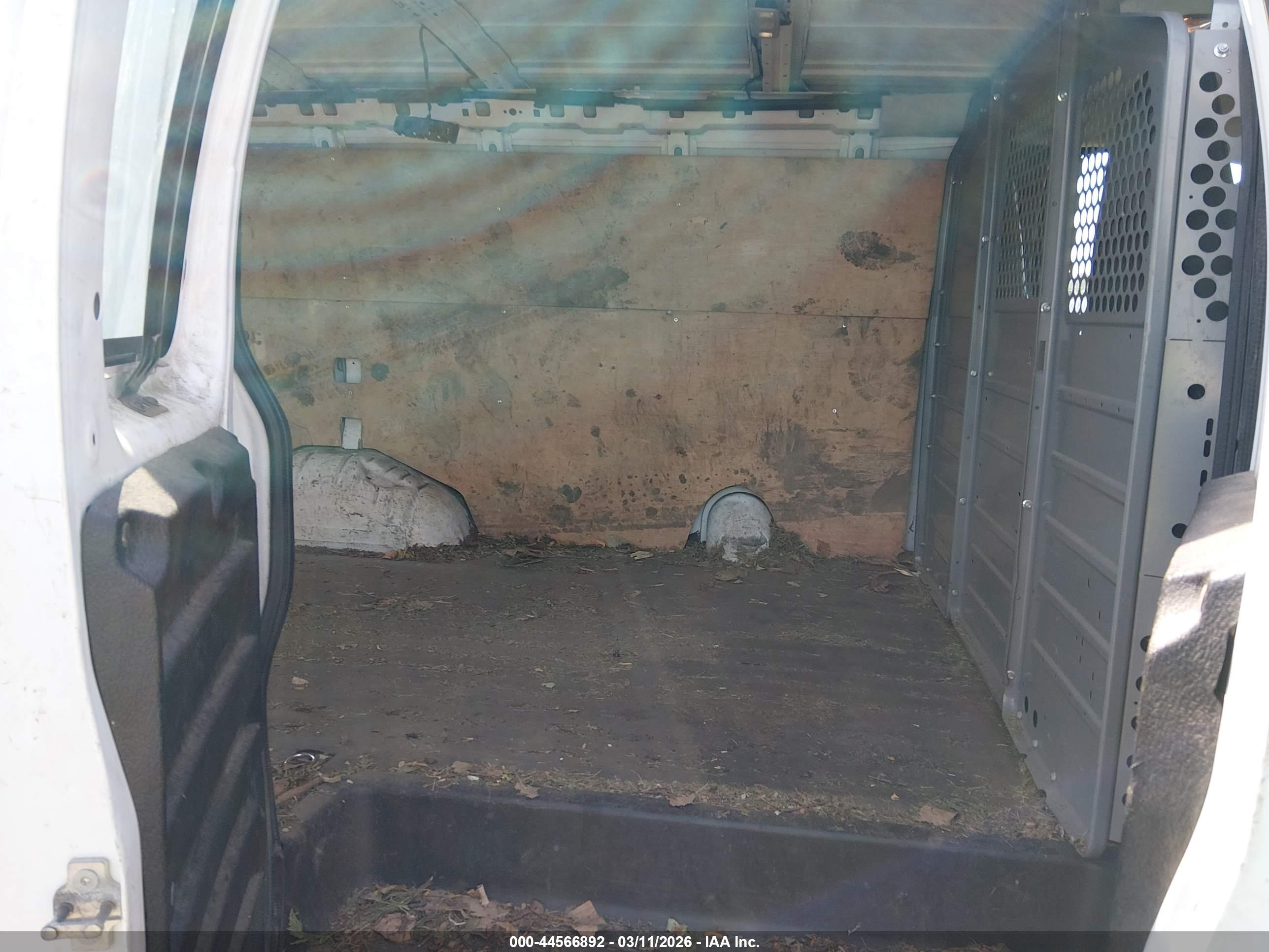 CHEVROLET EXPRESS image 8