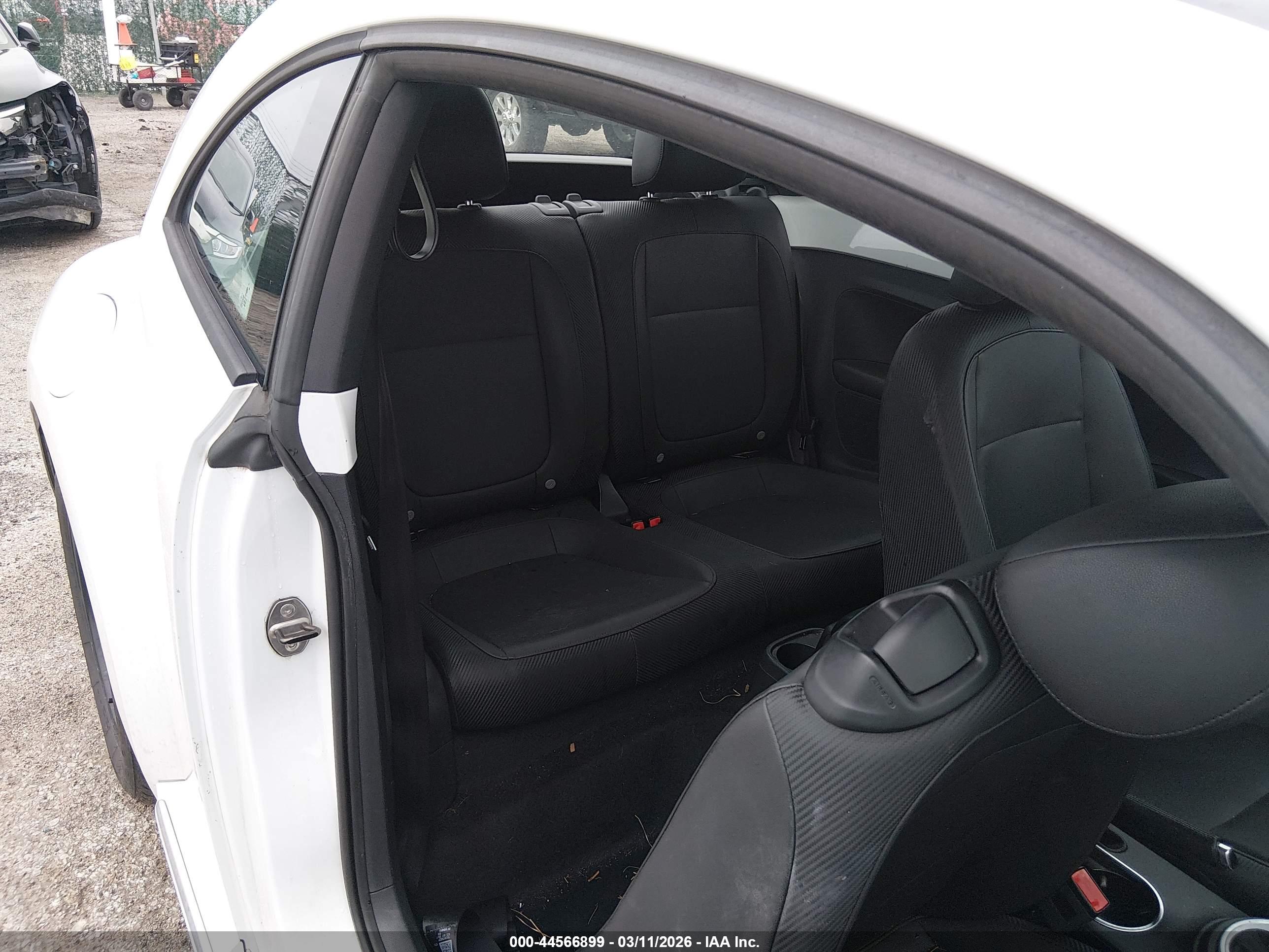 VOLKSWAGEN BEETLE image 8