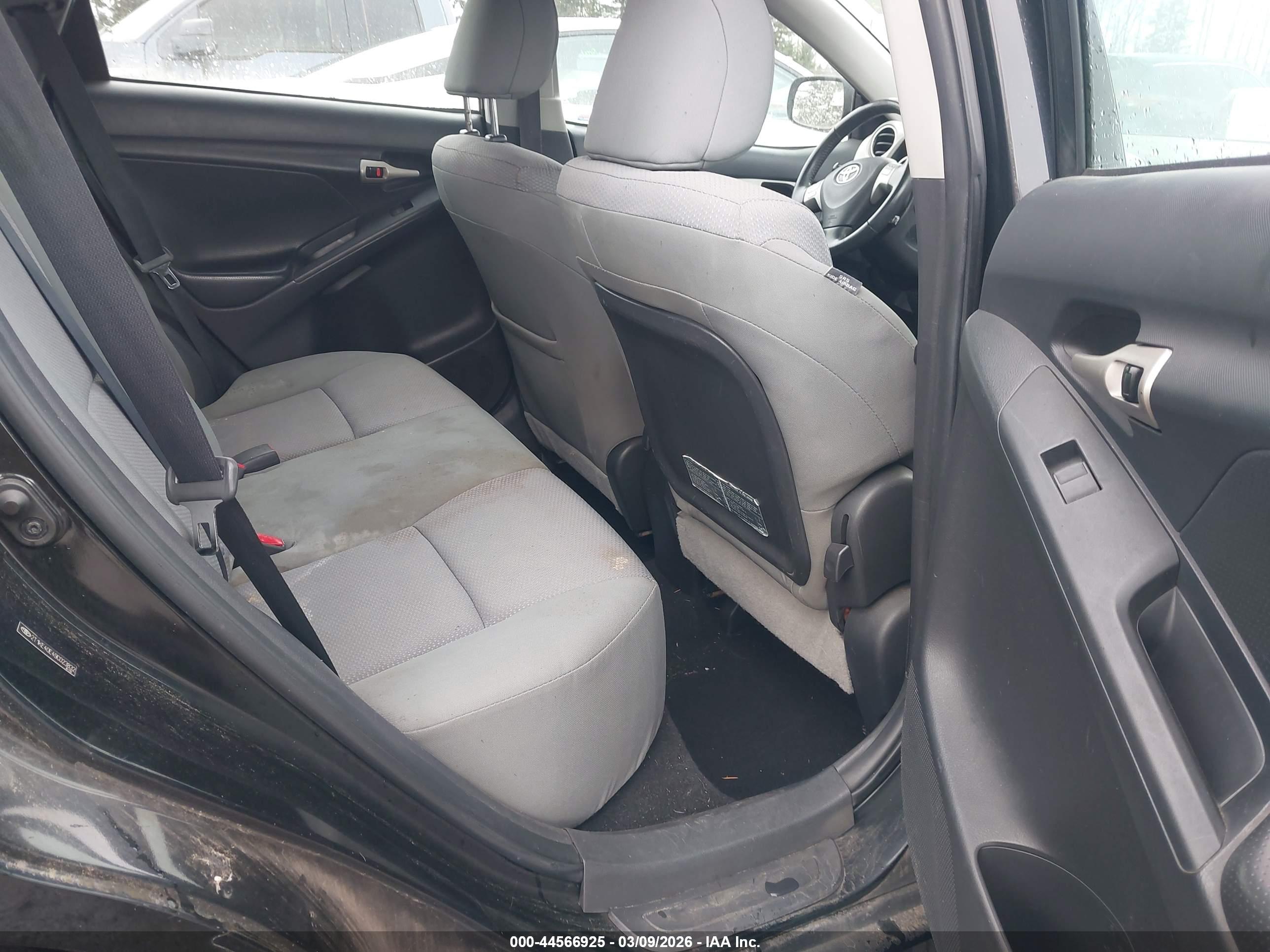 TOYOTA MATRIX image 8