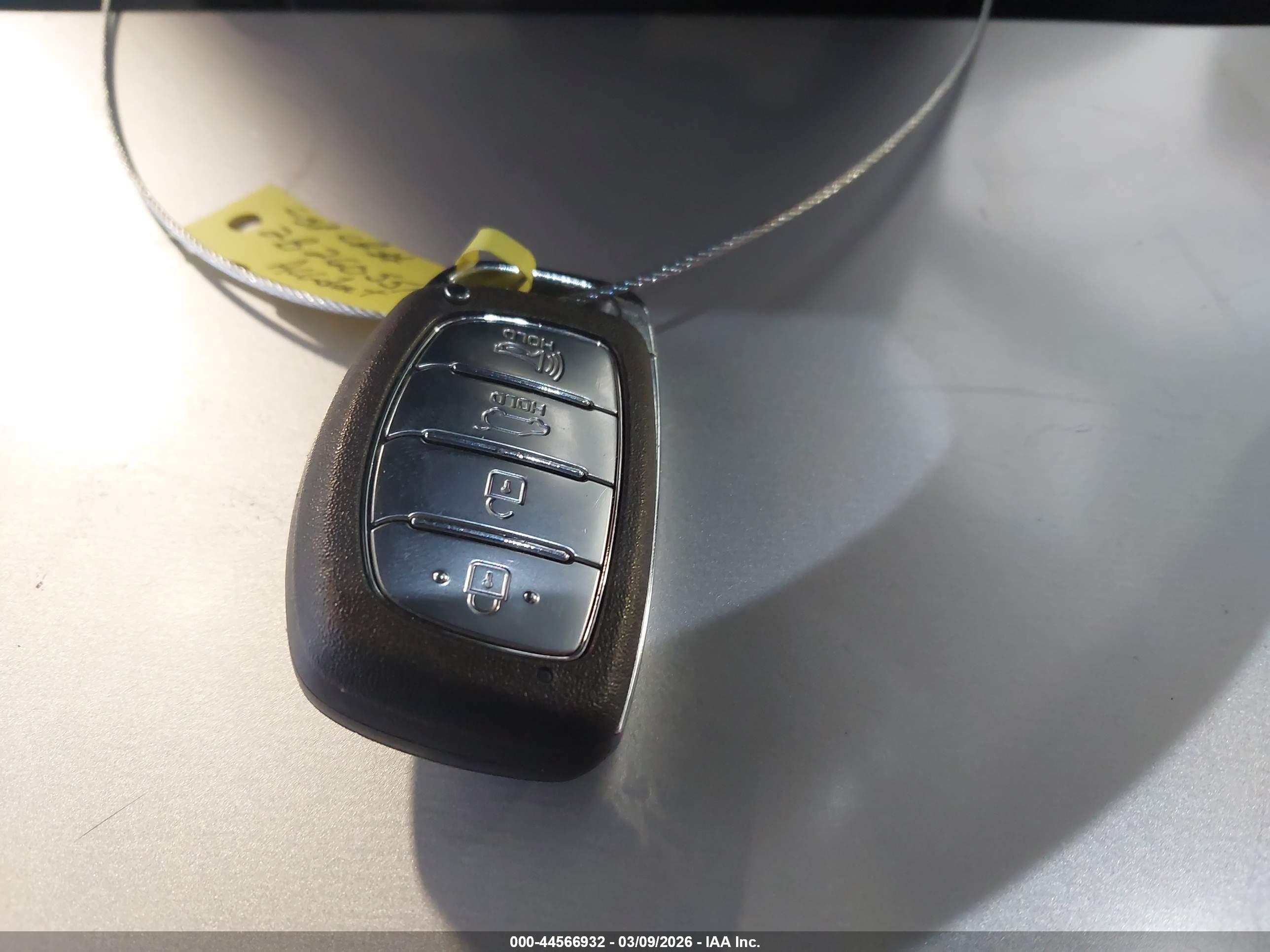 HYUNDAI TUCSON image 11