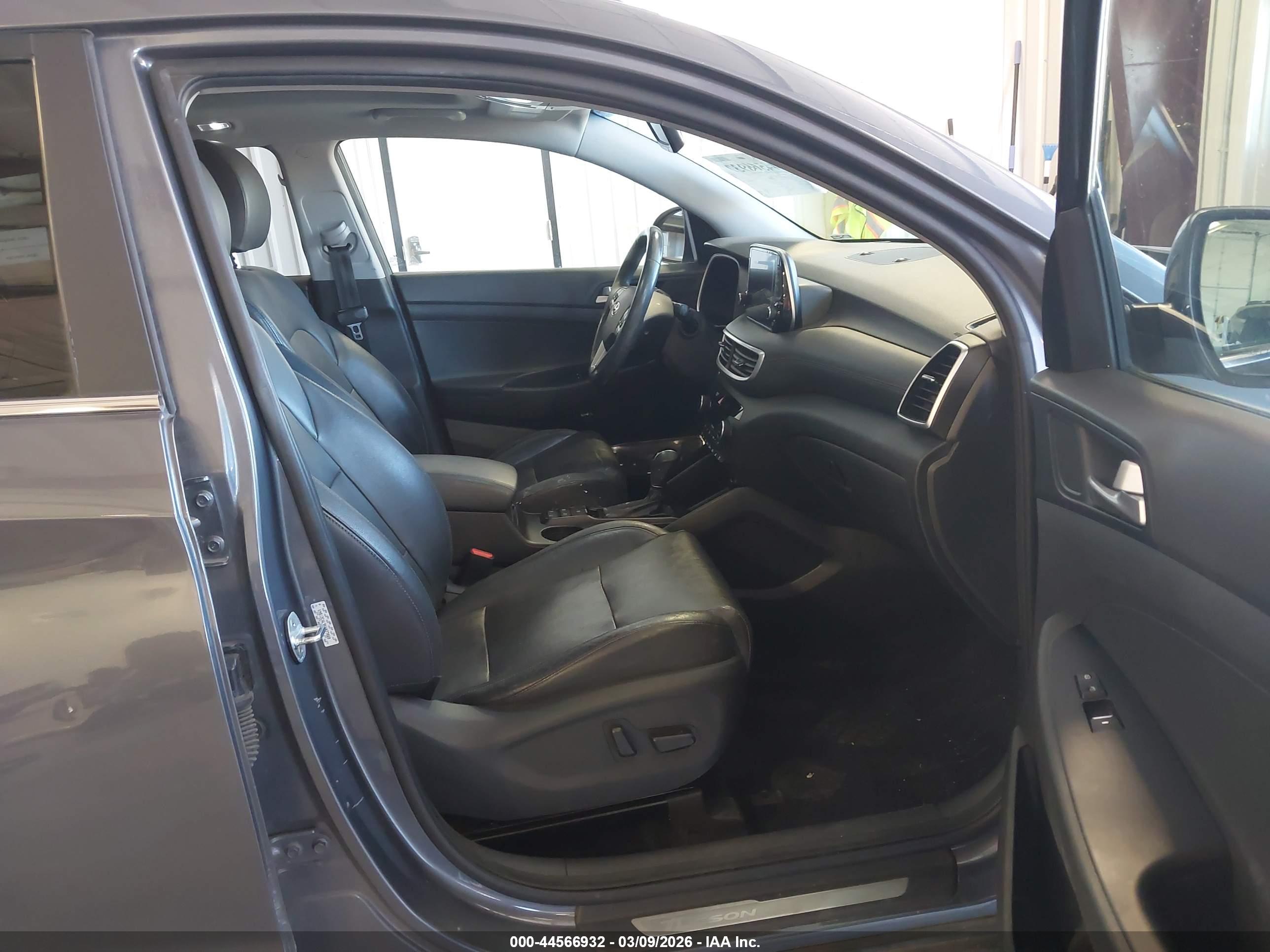 HYUNDAI TUCSON image 5