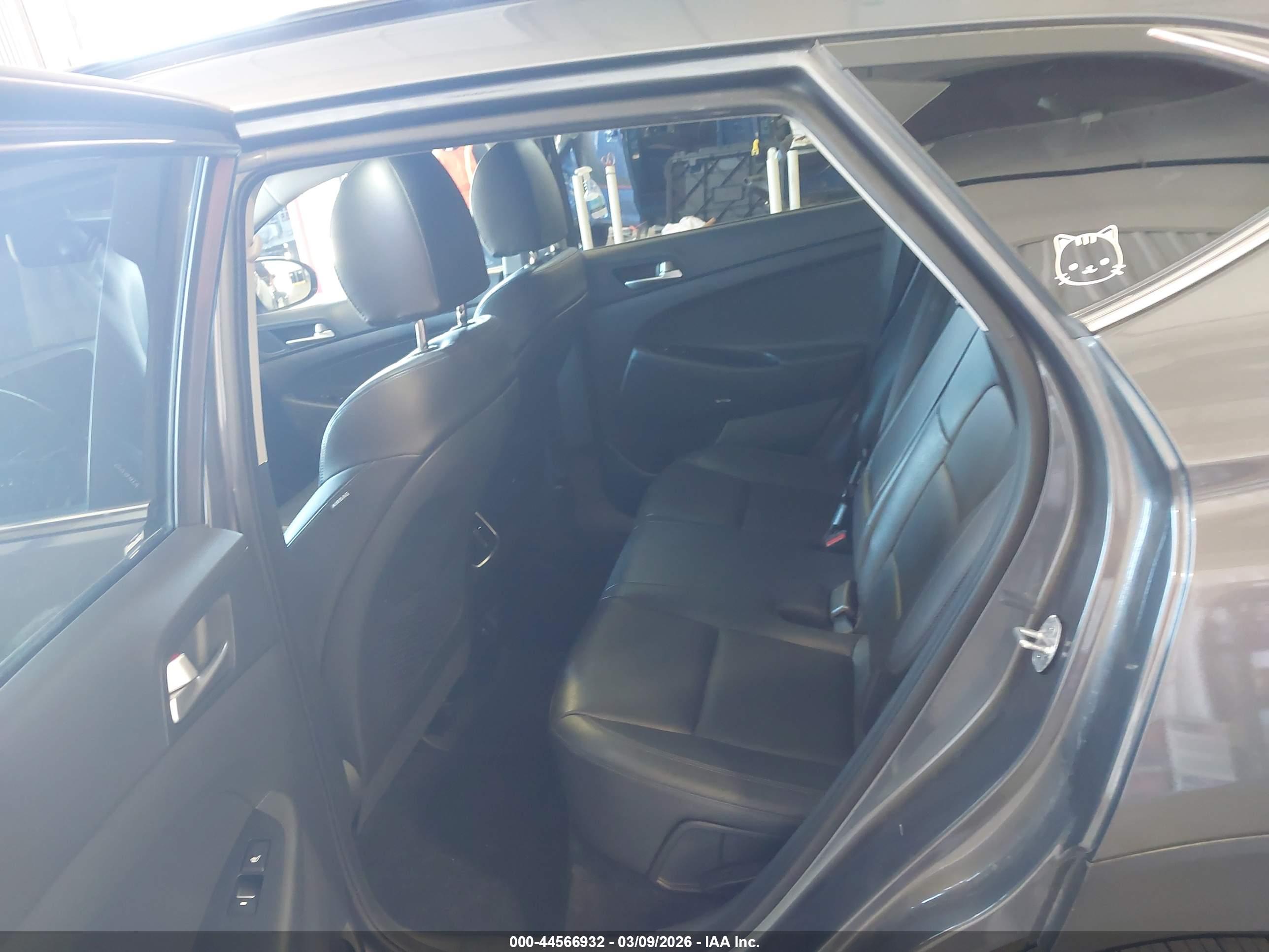 HYUNDAI TUCSON image 8